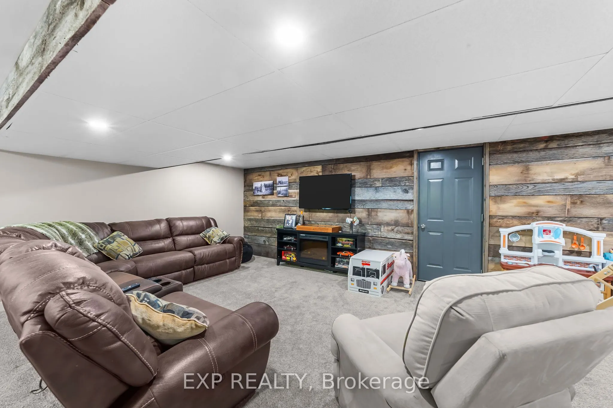 9221 Hickory Drive