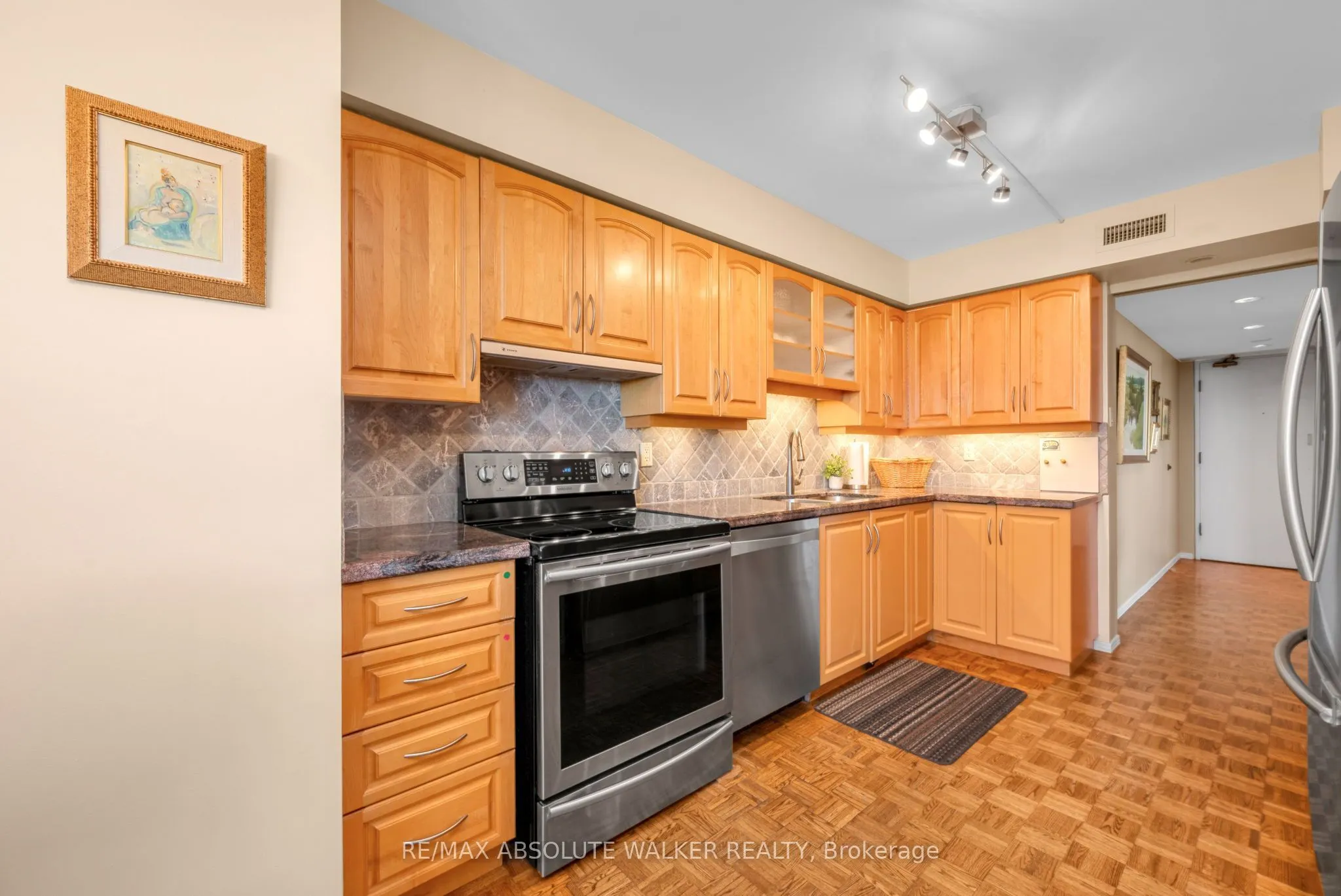300 Queen Elizabeth Drive #9B