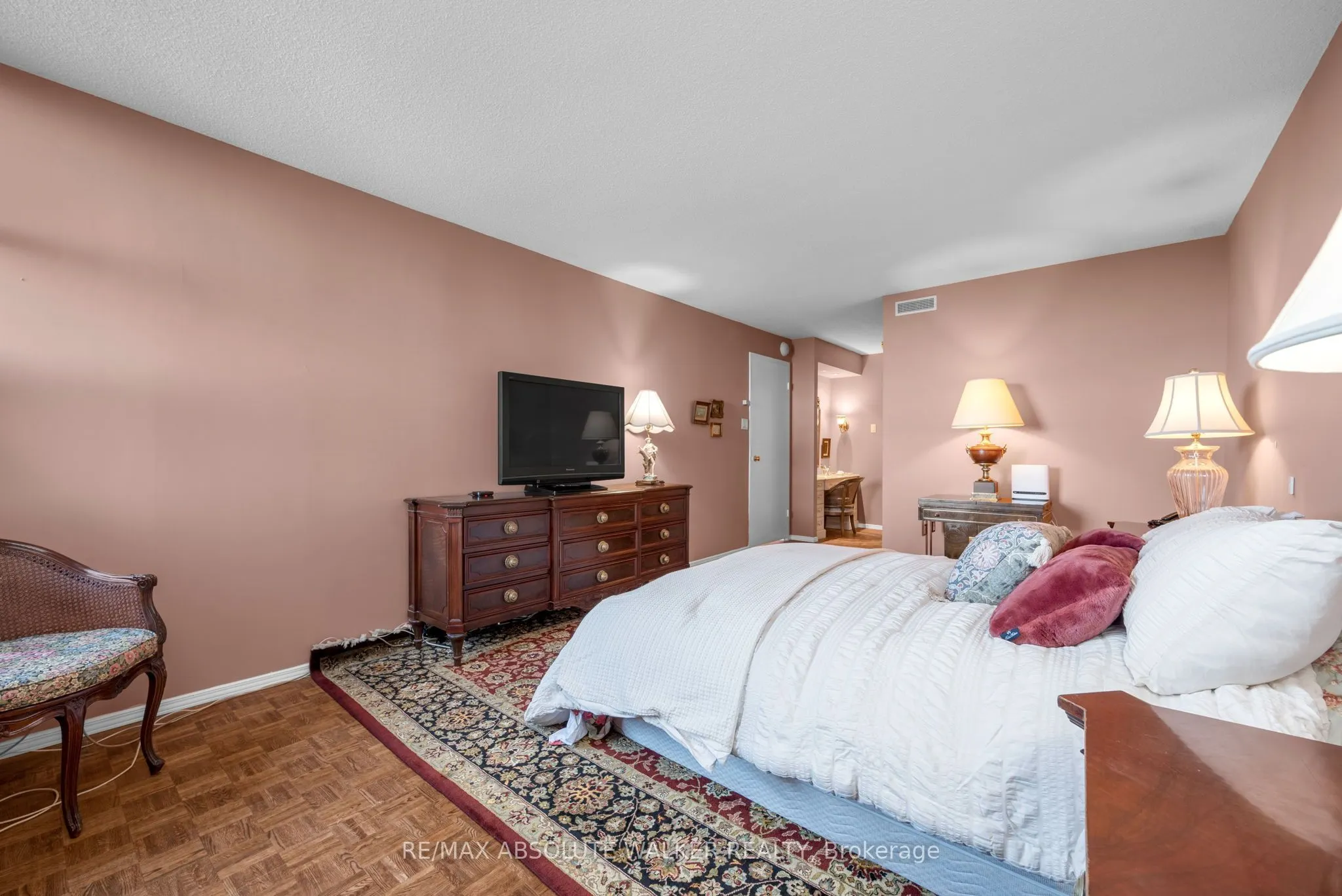 300 Queen Elizabeth Drive #9B