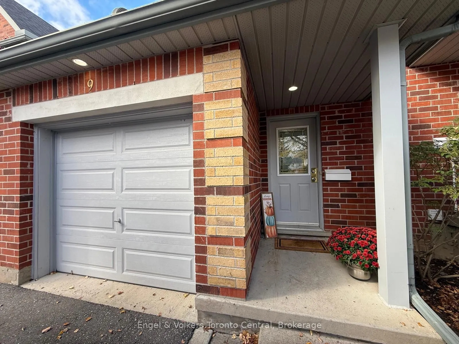 920 Edinburgh Road S #9