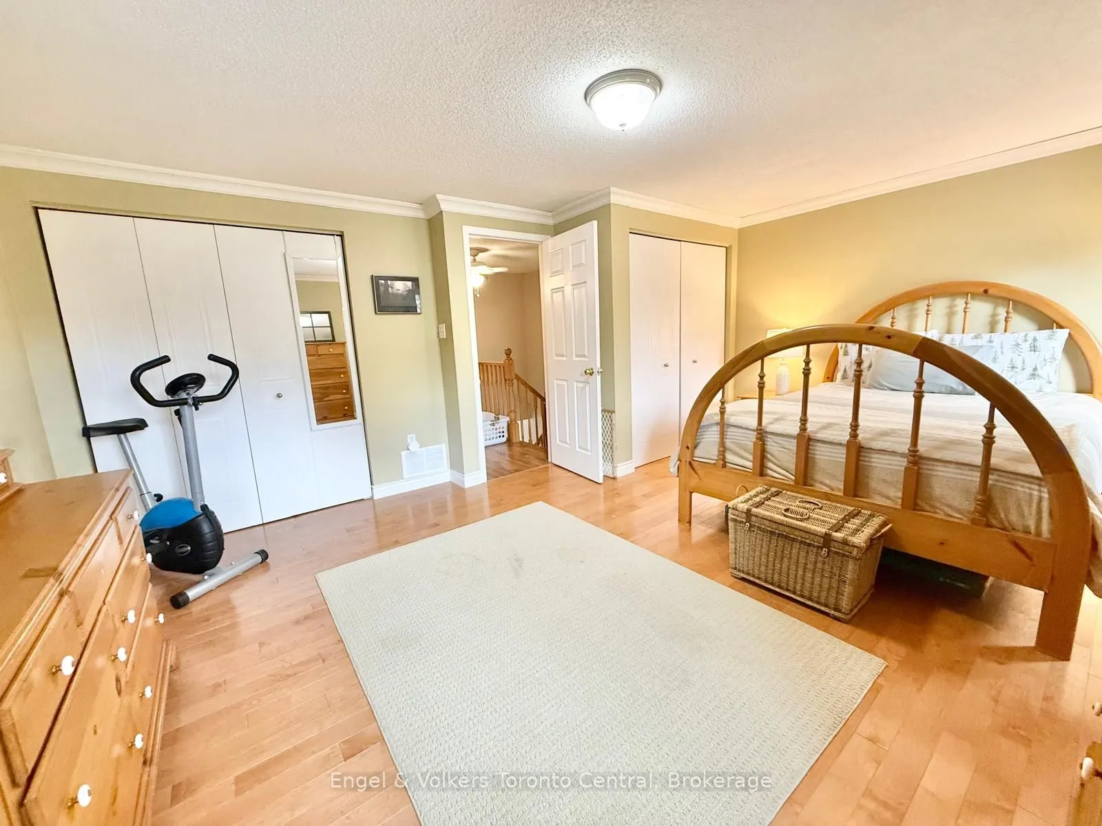 920 Edinburgh Road S #9