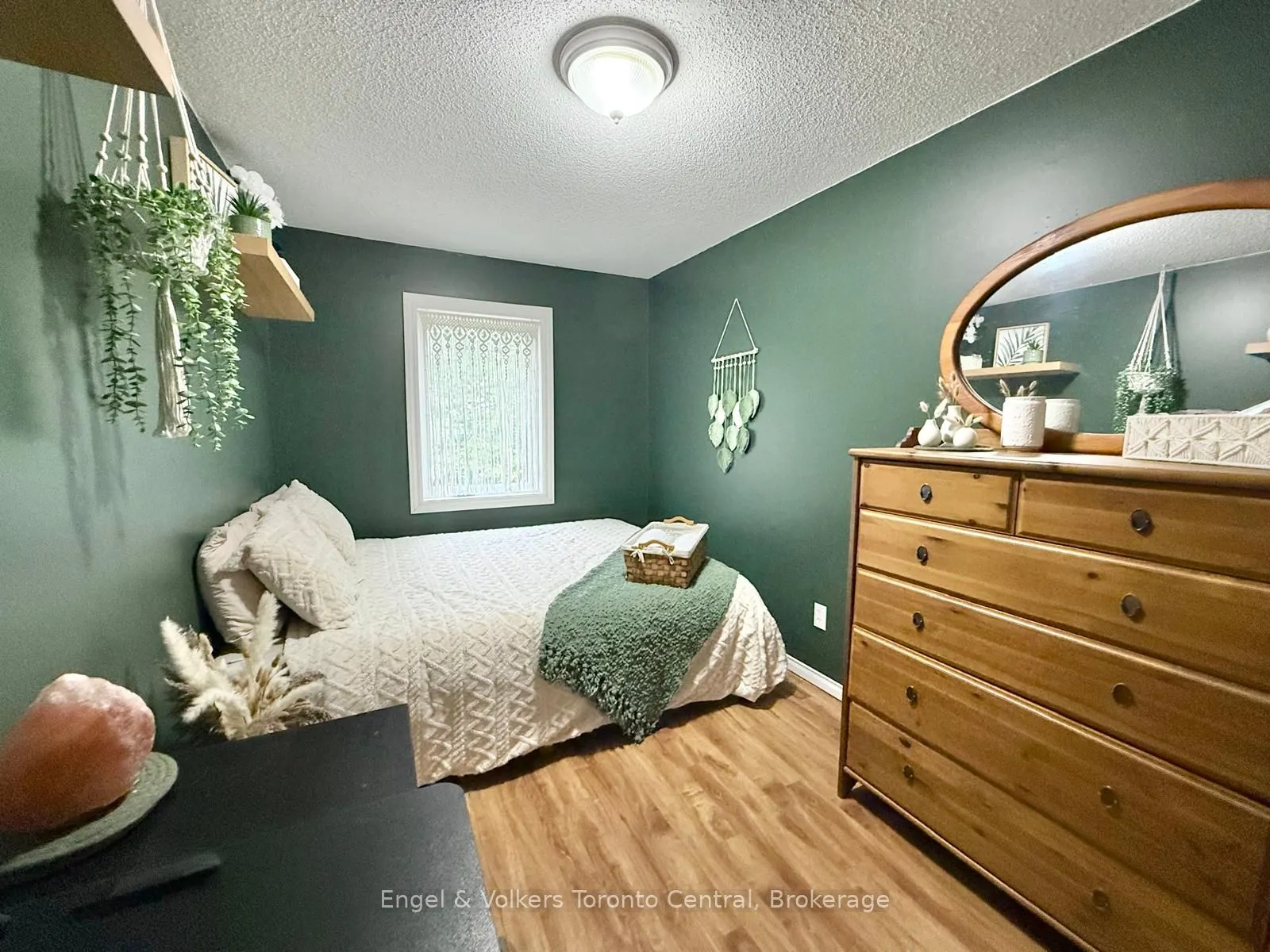 920 Edinburgh Road S #9