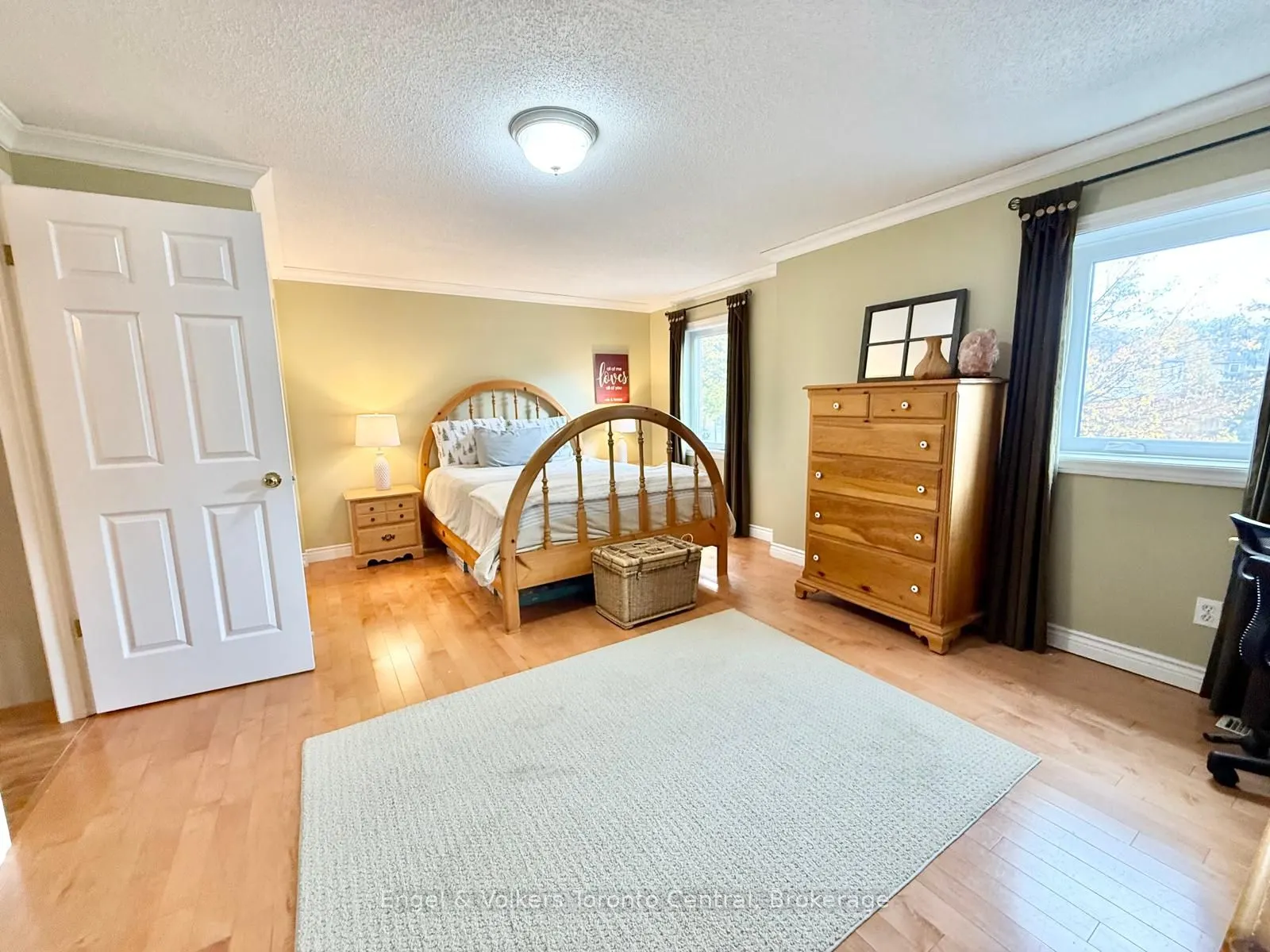 920 Edinburgh Road S #9