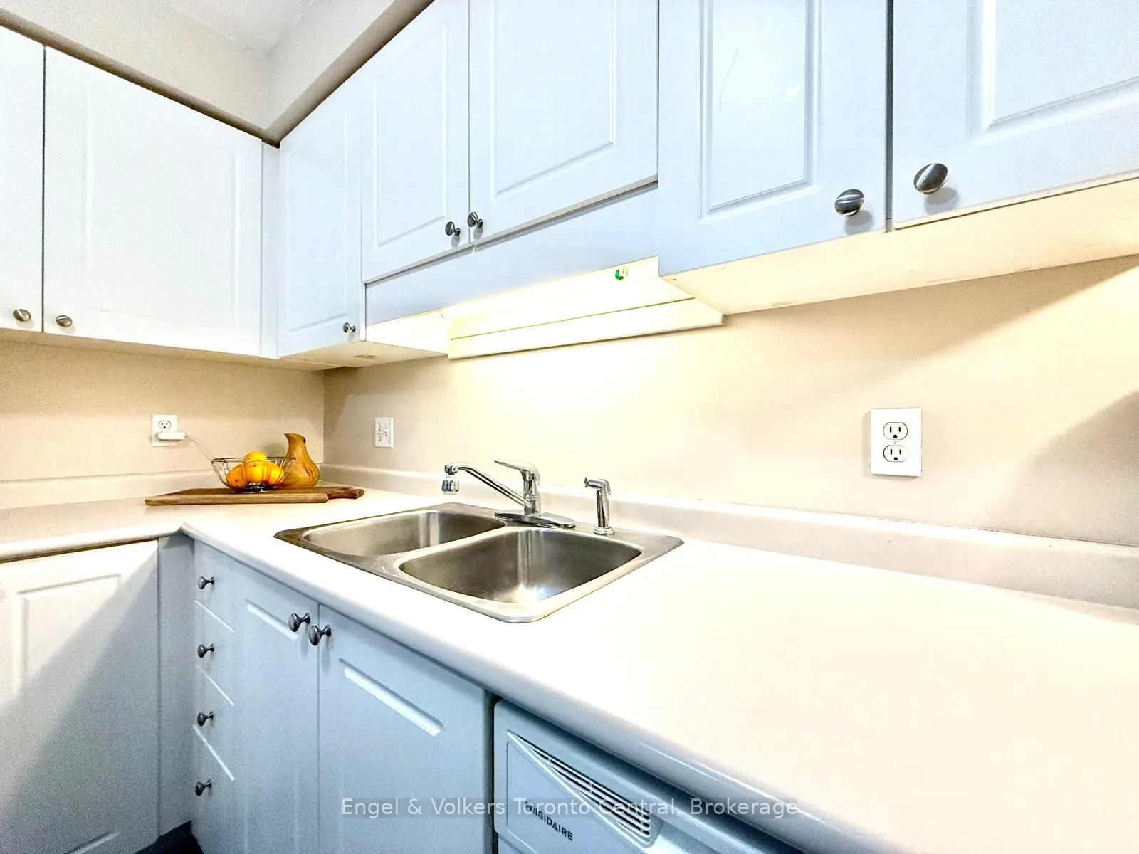 920 Edinburgh Road S #9