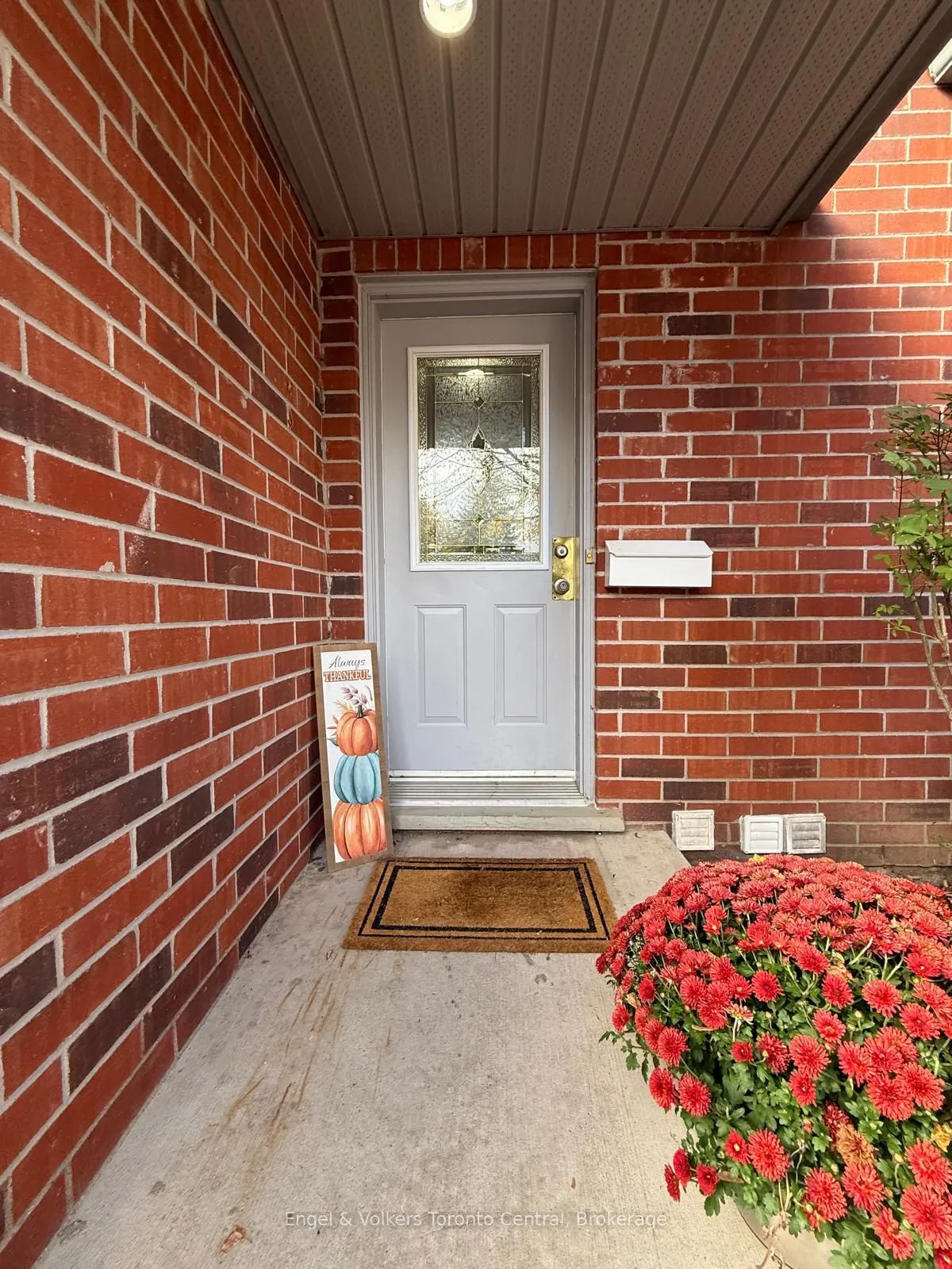 920 Edinburgh Road S #9
