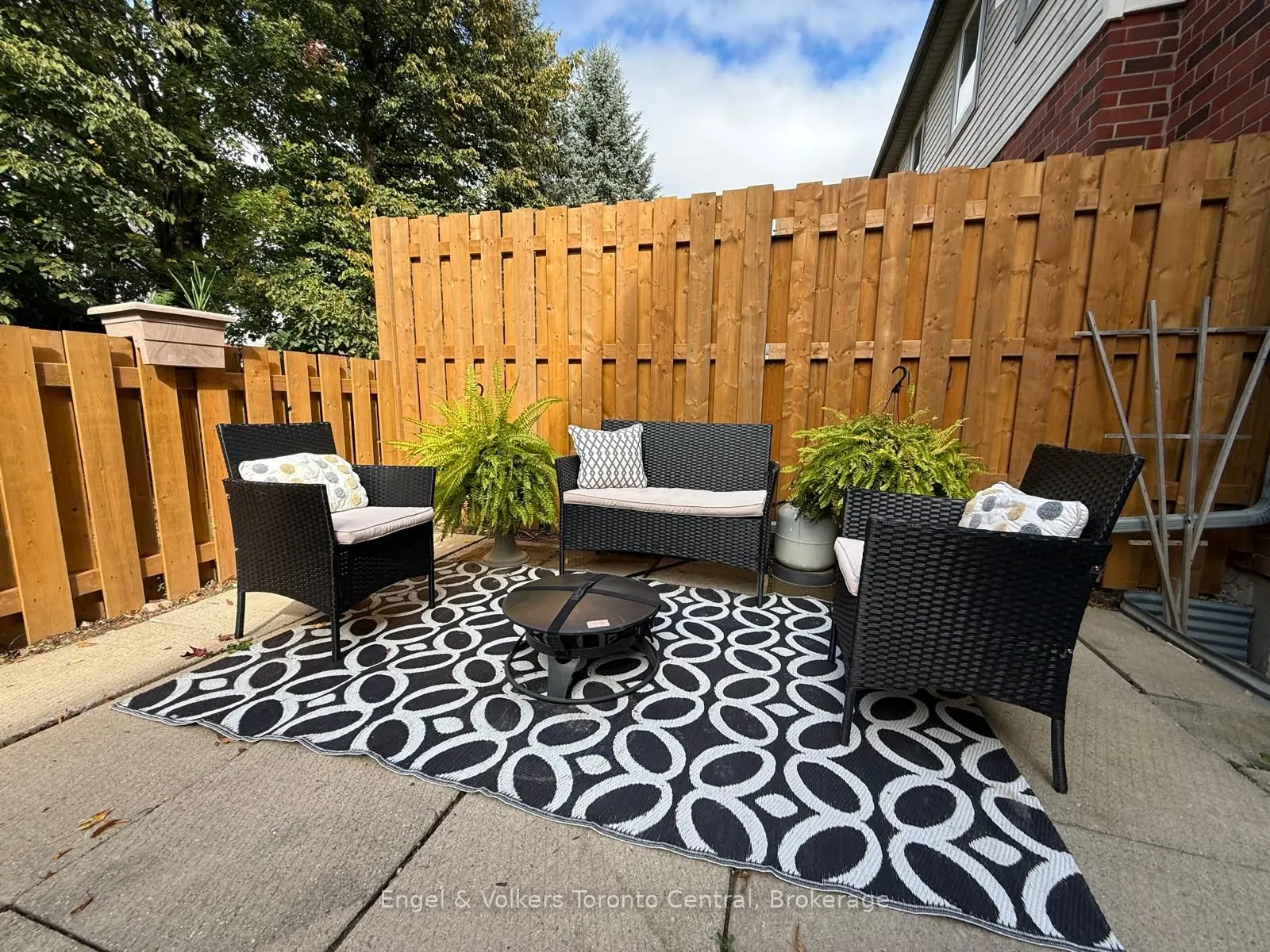 920 Edinburgh Road S #9