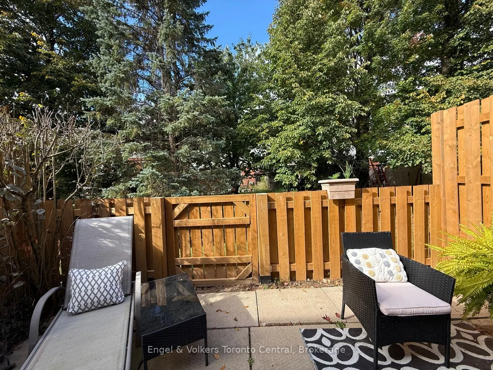 920 Edinburgh Road S #9