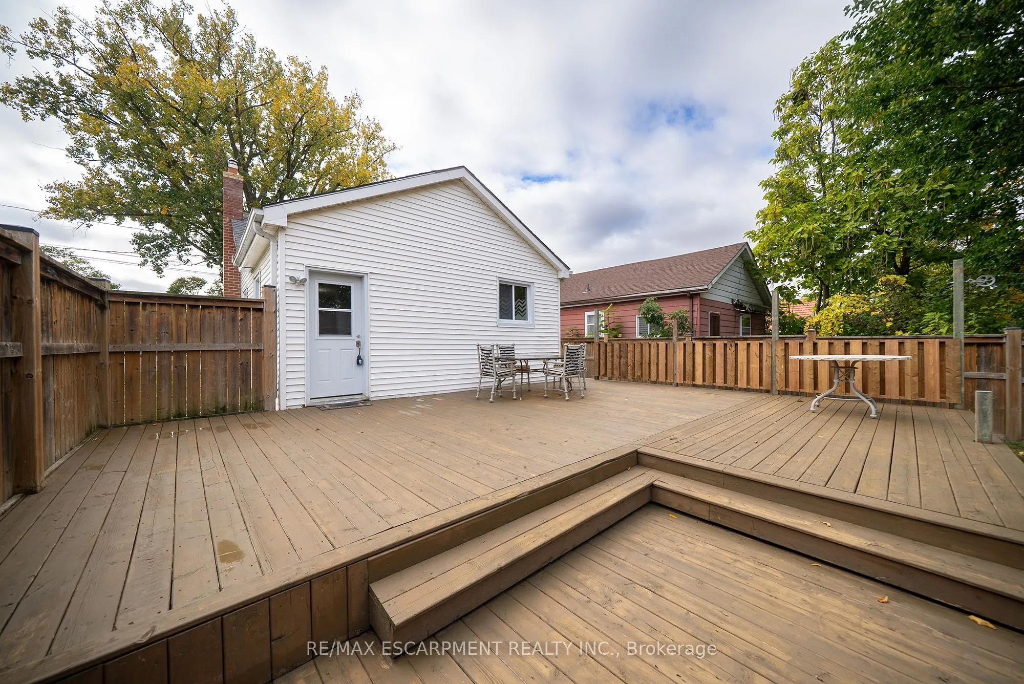 364 Wellington Street