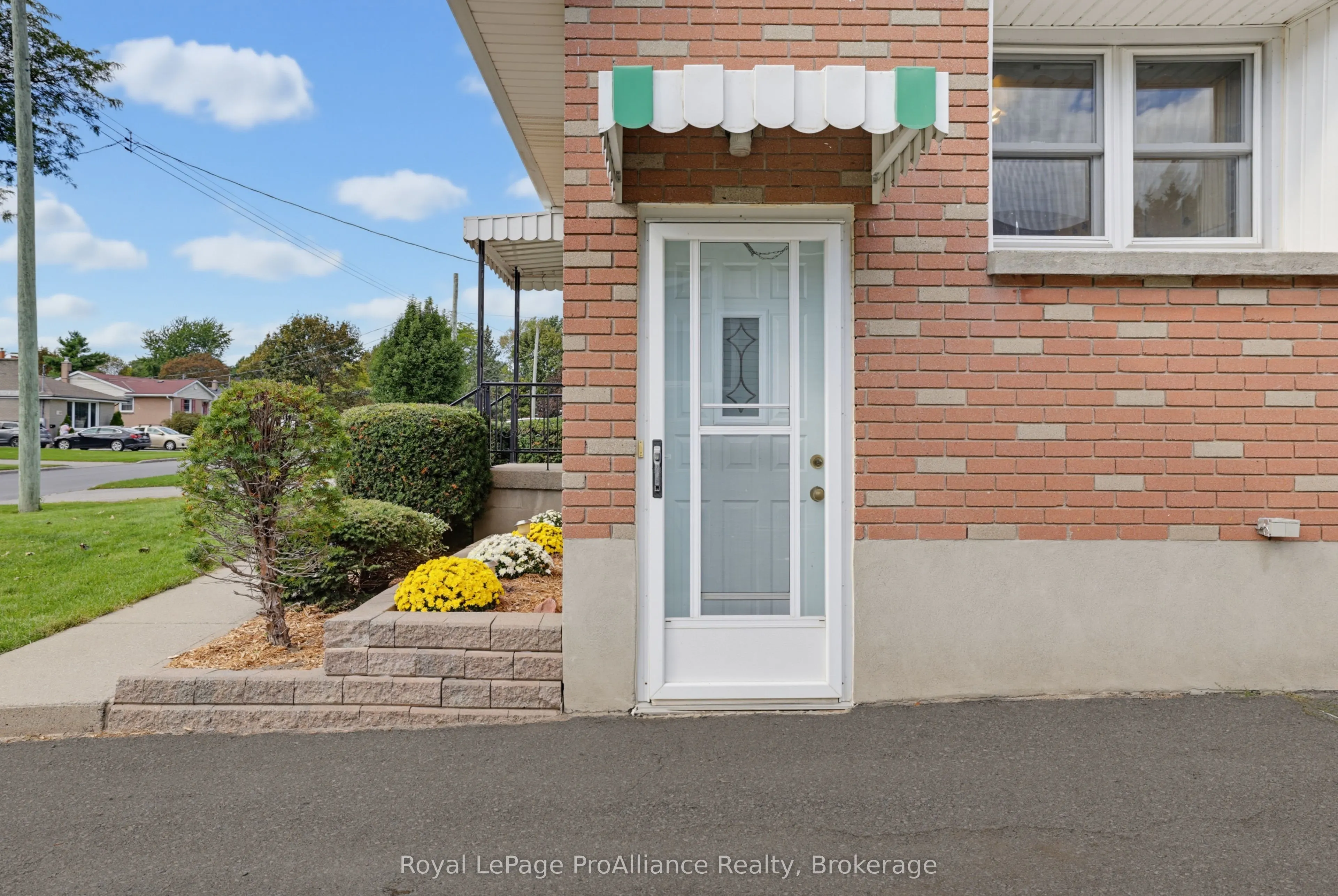 64 Elizabeth Crescent