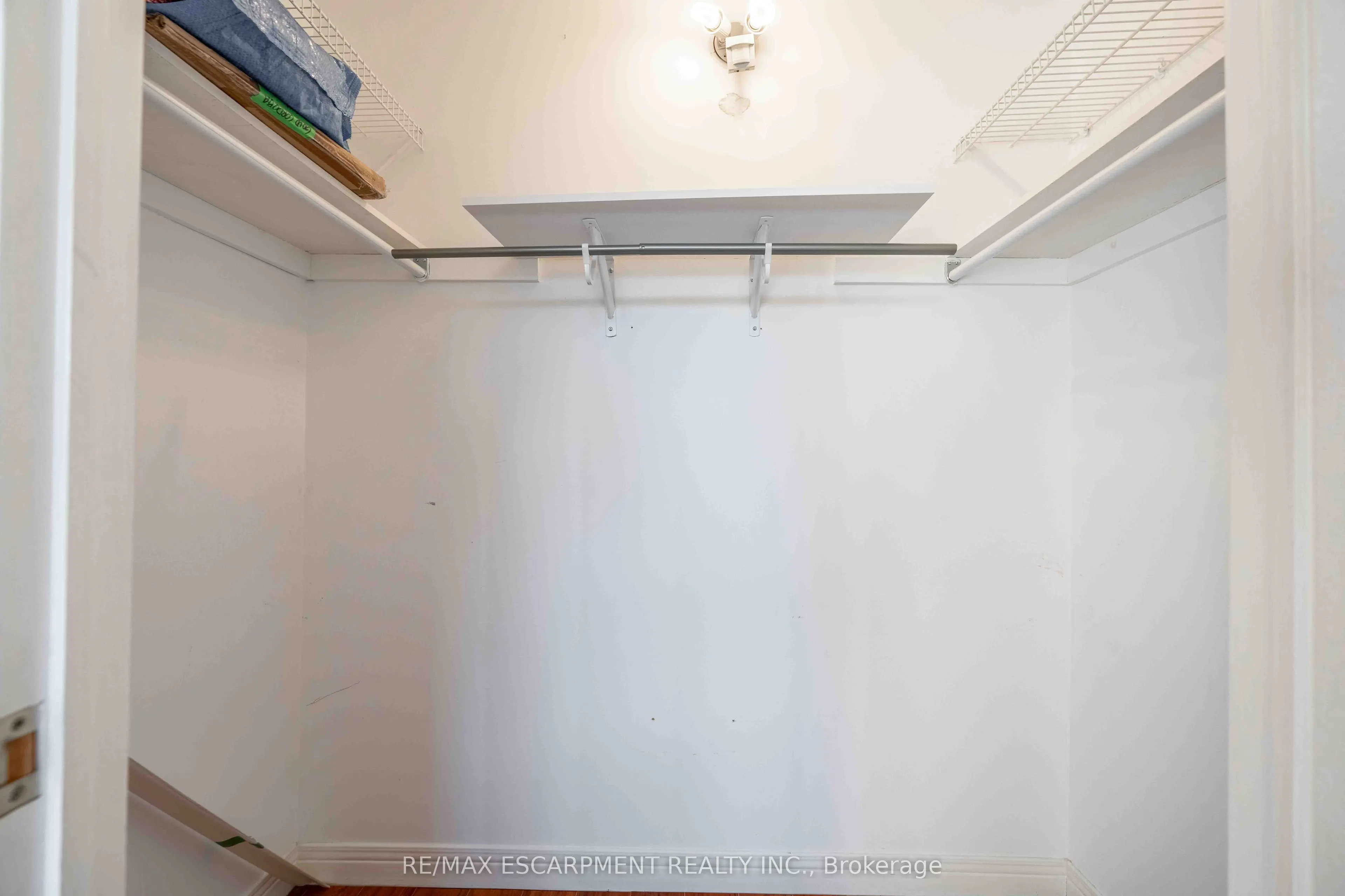 606 VILLAGE GREEN Boulevard #6
