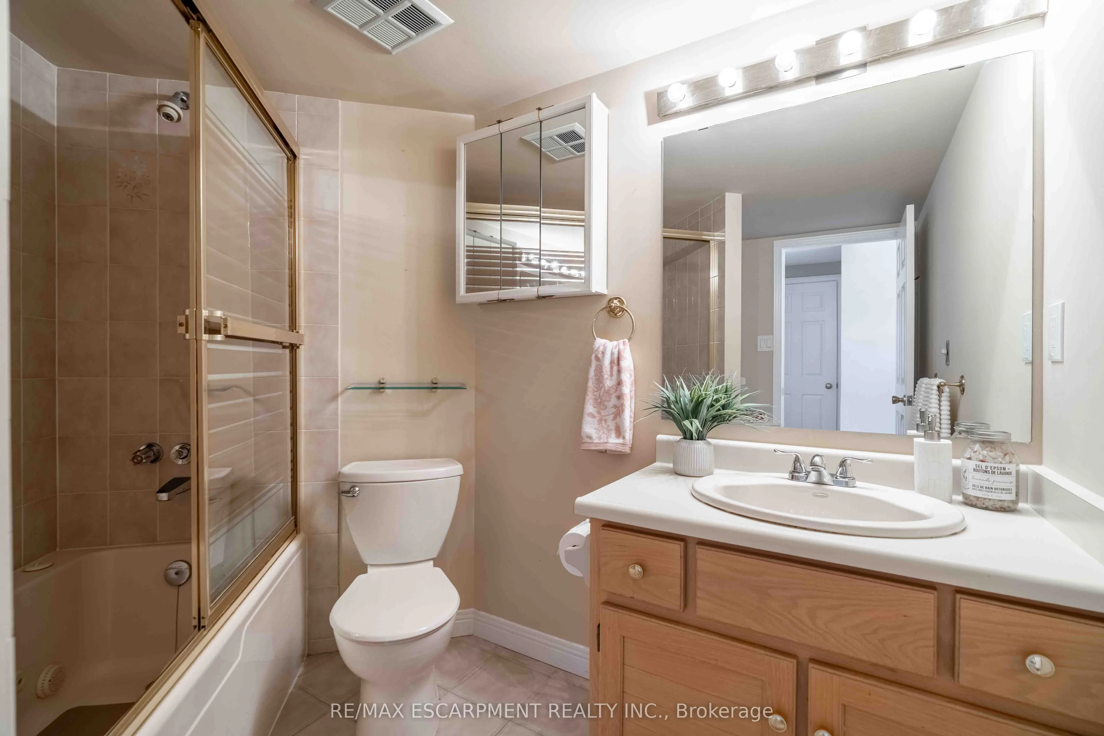 606 VILLAGE GREEN Boulevard #6