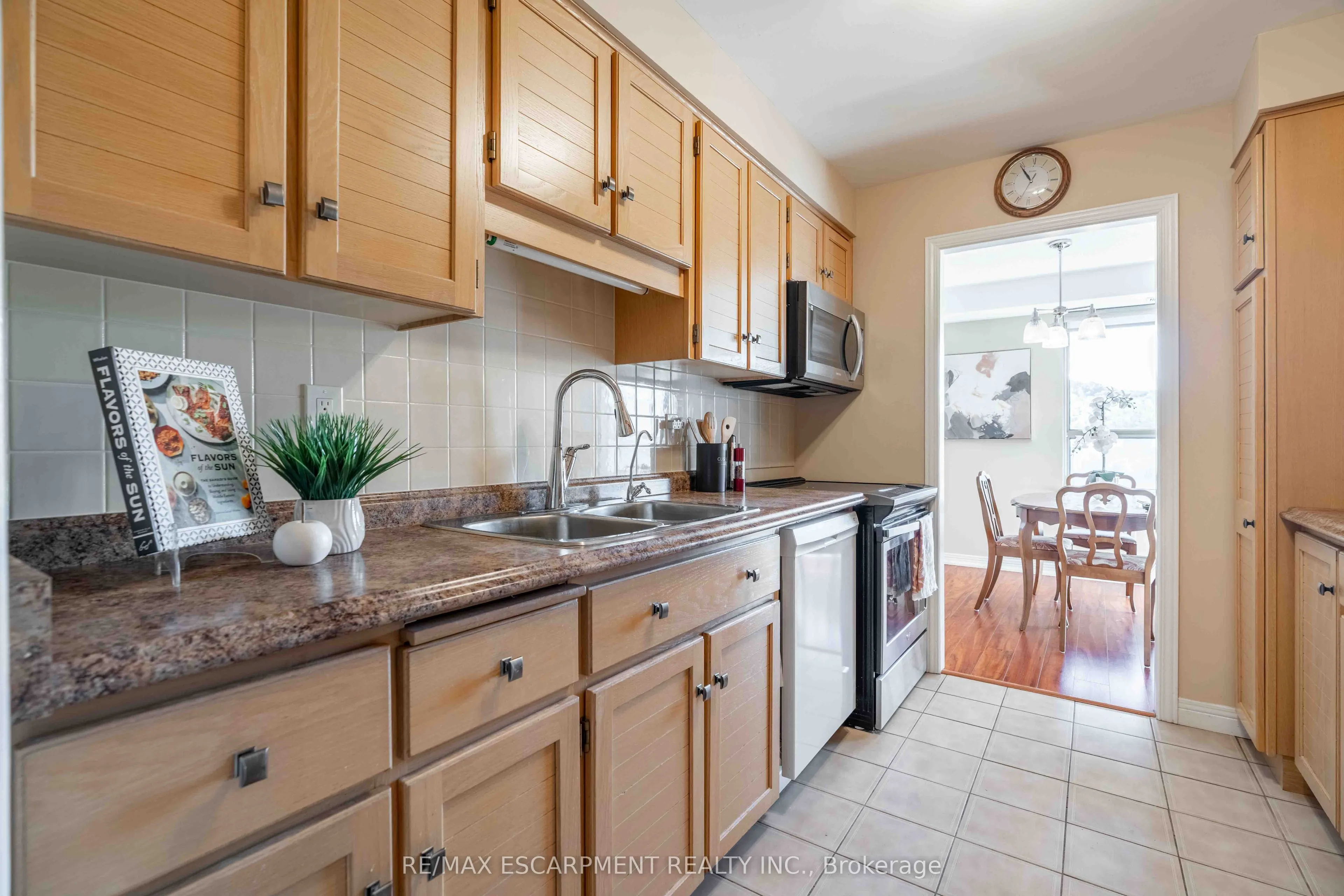 606 VILLAGE GREEN Boulevard #6
