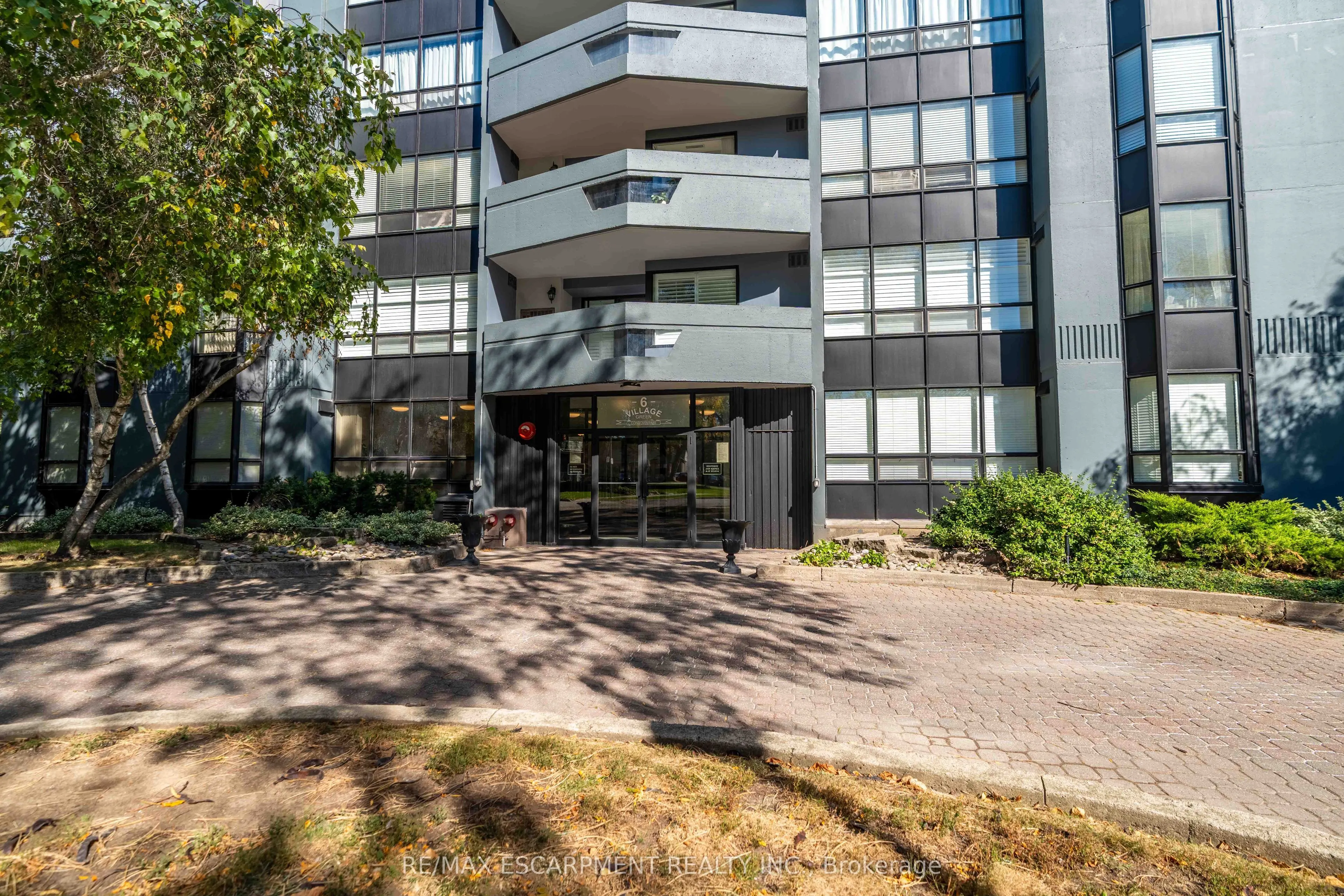 6 VILLAGE GREEN Boulevard #606