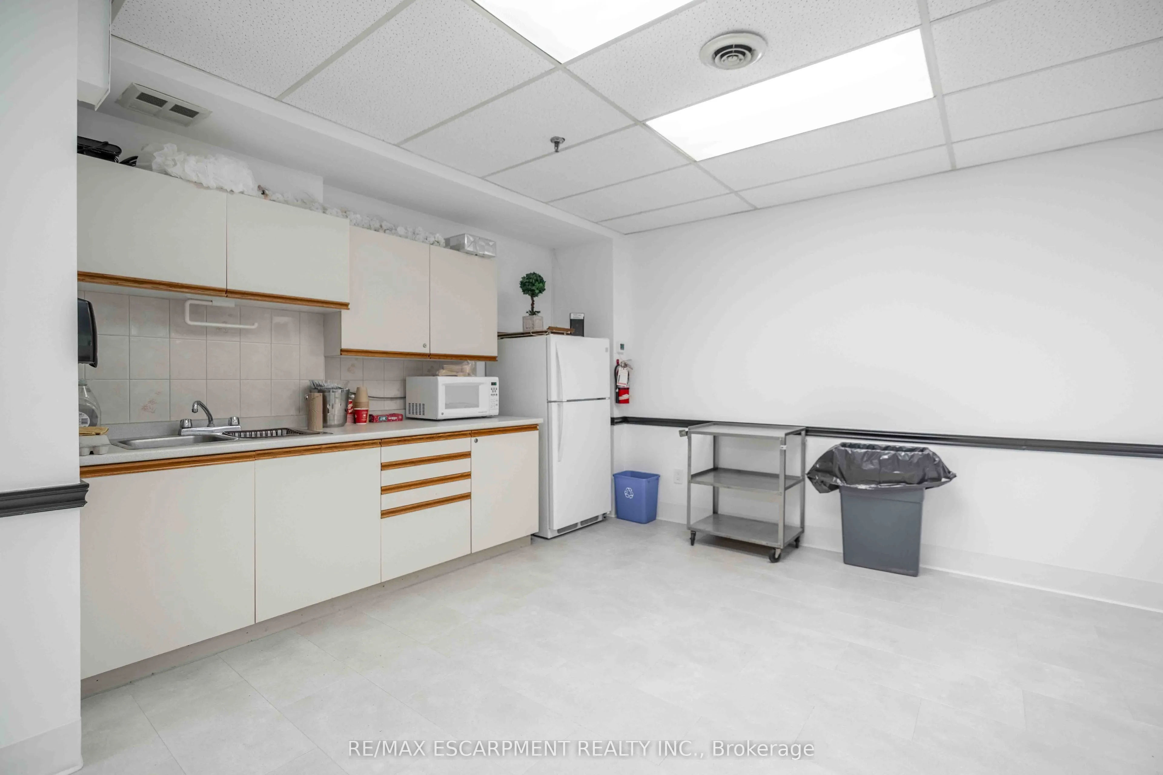 606 VILLAGE GREEN Boulevard #6