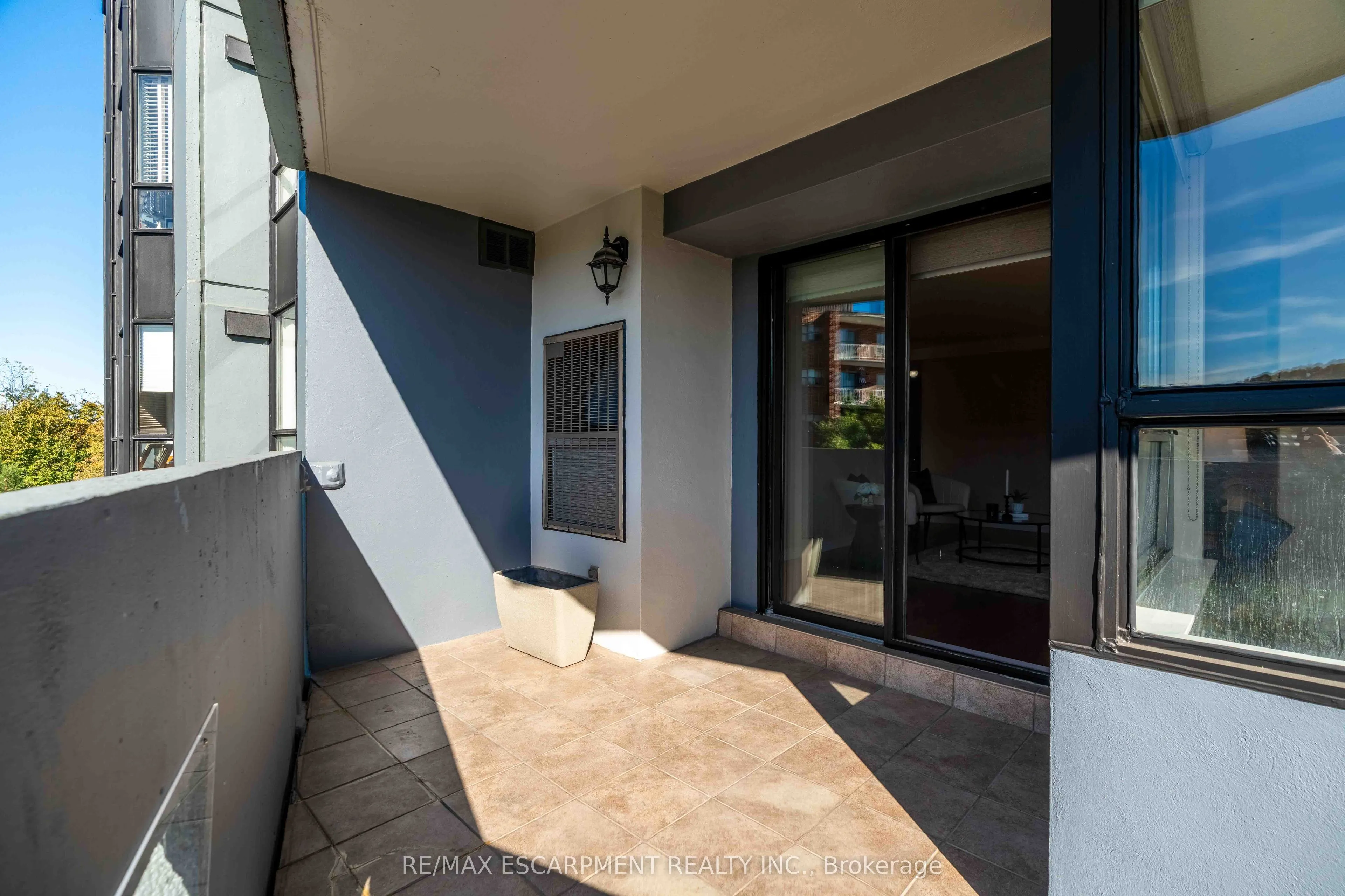 606 VILLAGE GREEN Boulevard #6