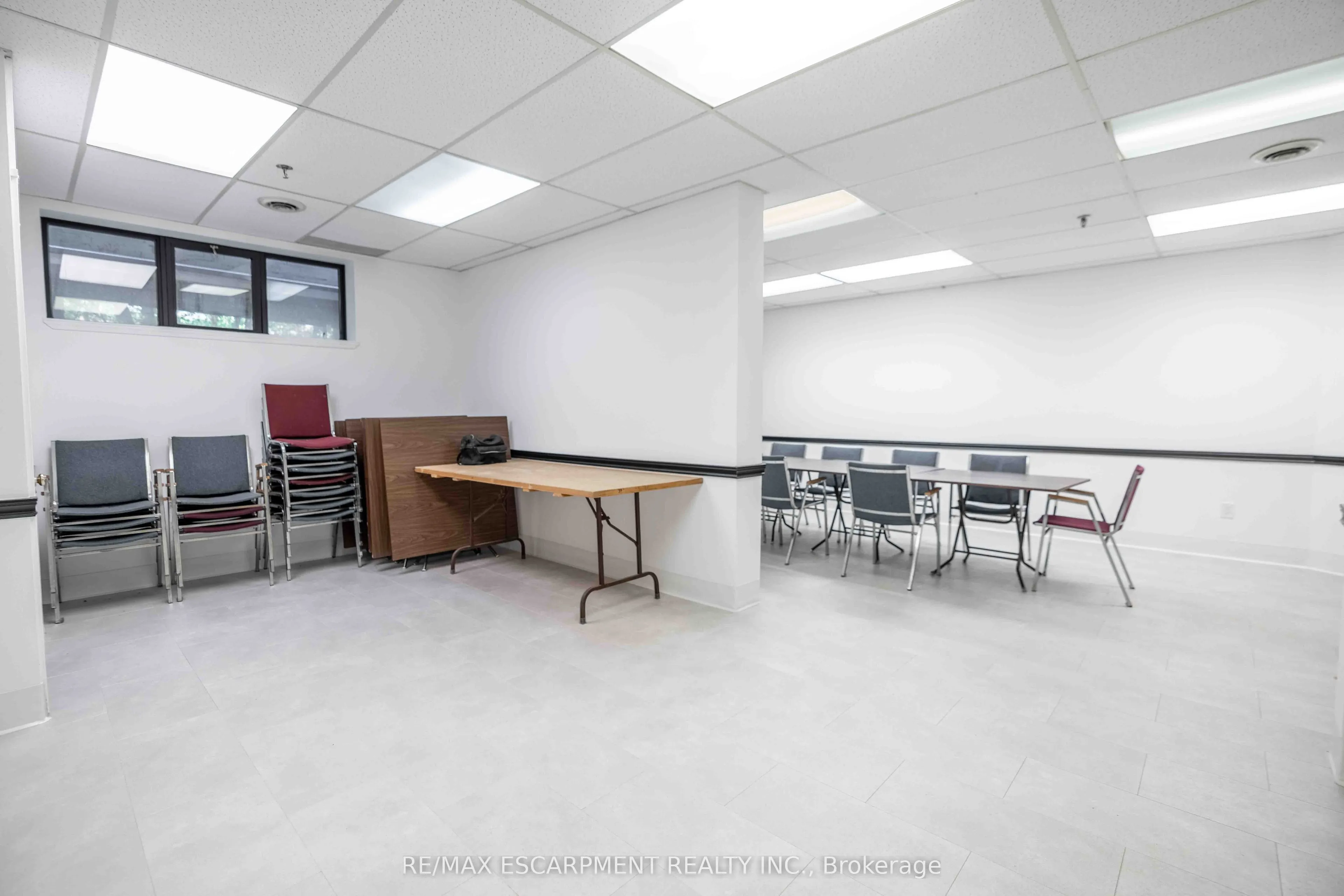 606 VILLAGE GREEN Boulevard #6