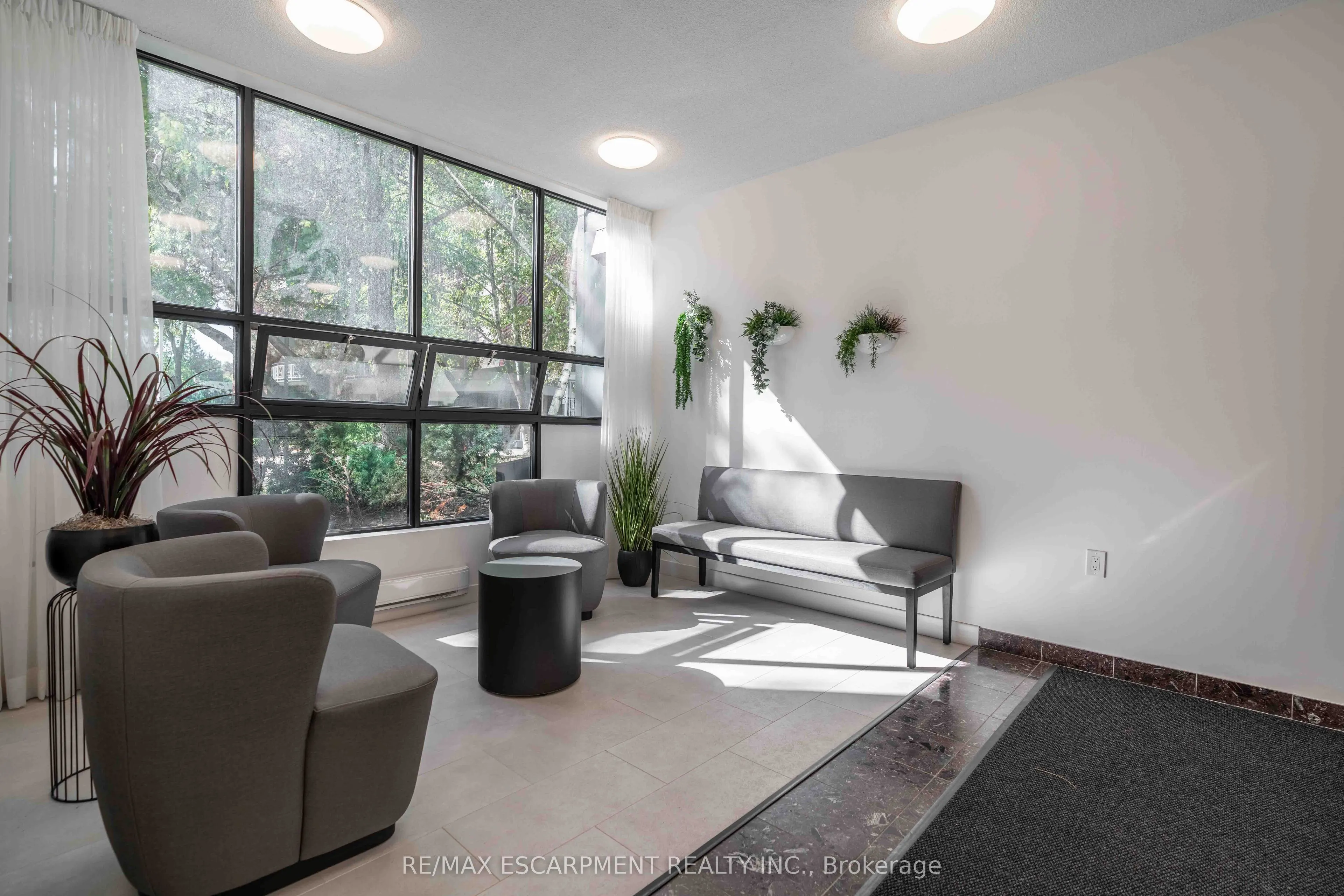 606 VILLAGE GREEN Boulevard #6
