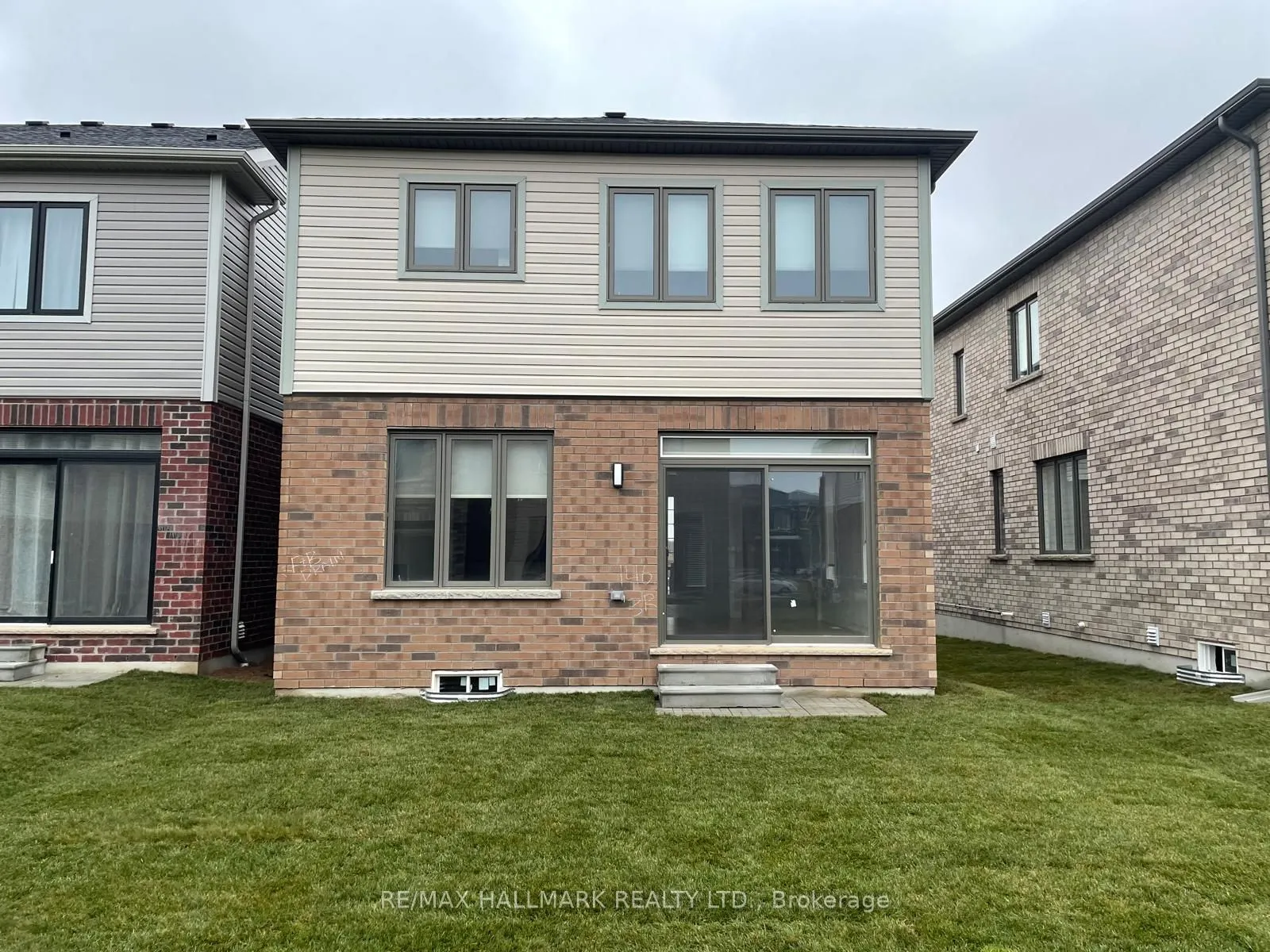 16 Crossmore Crescent