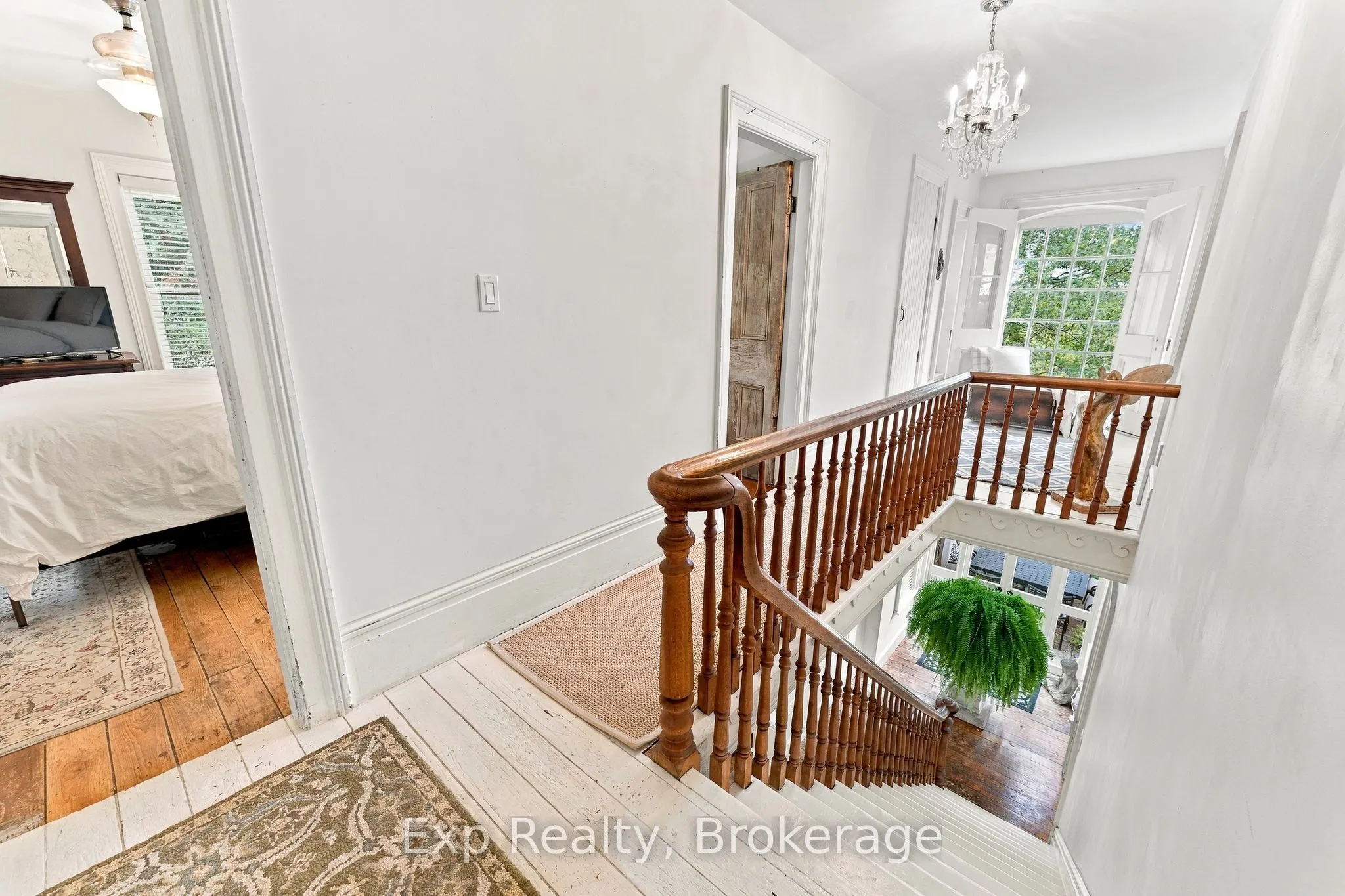 835 Brook Road N