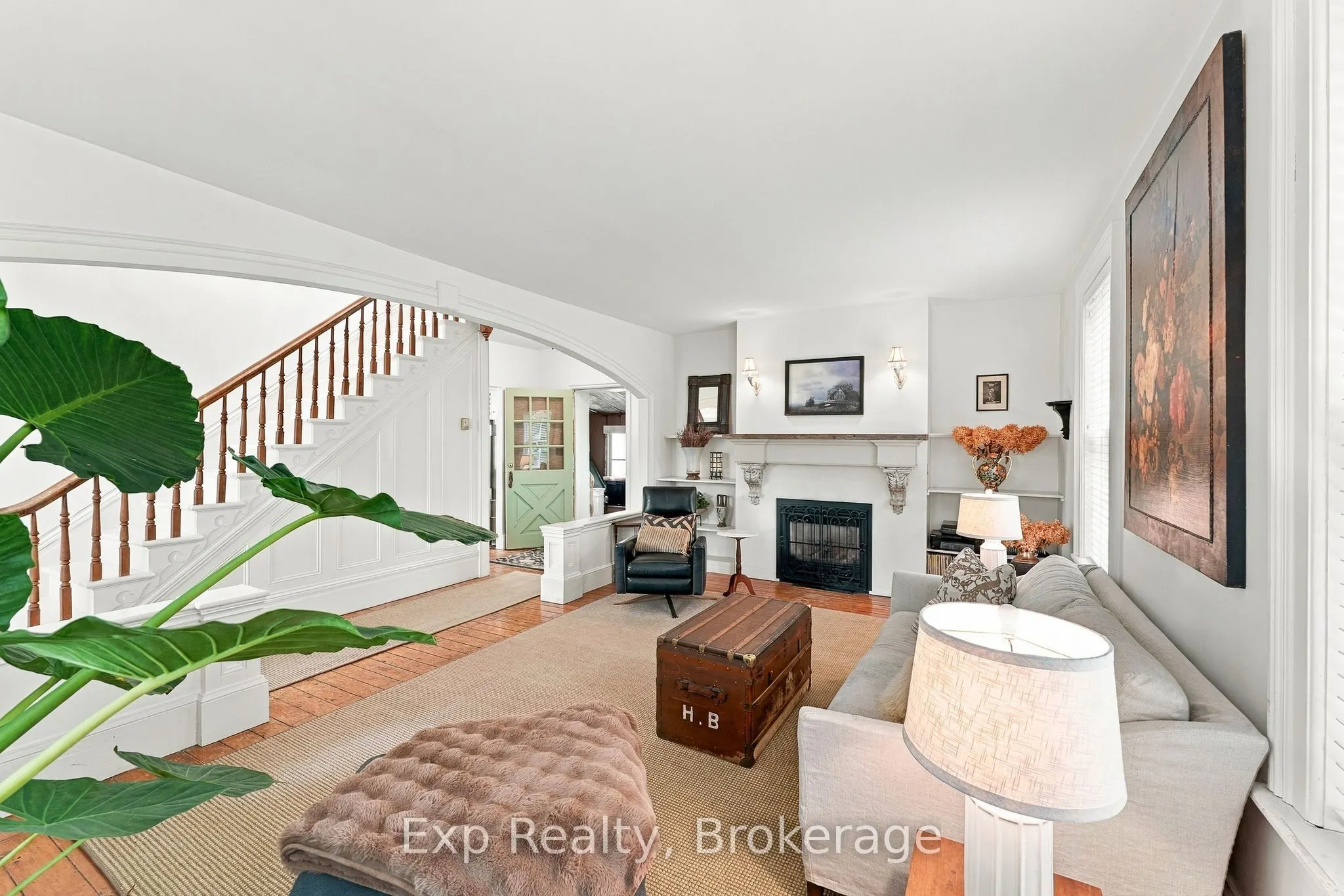 835 Brook Road N