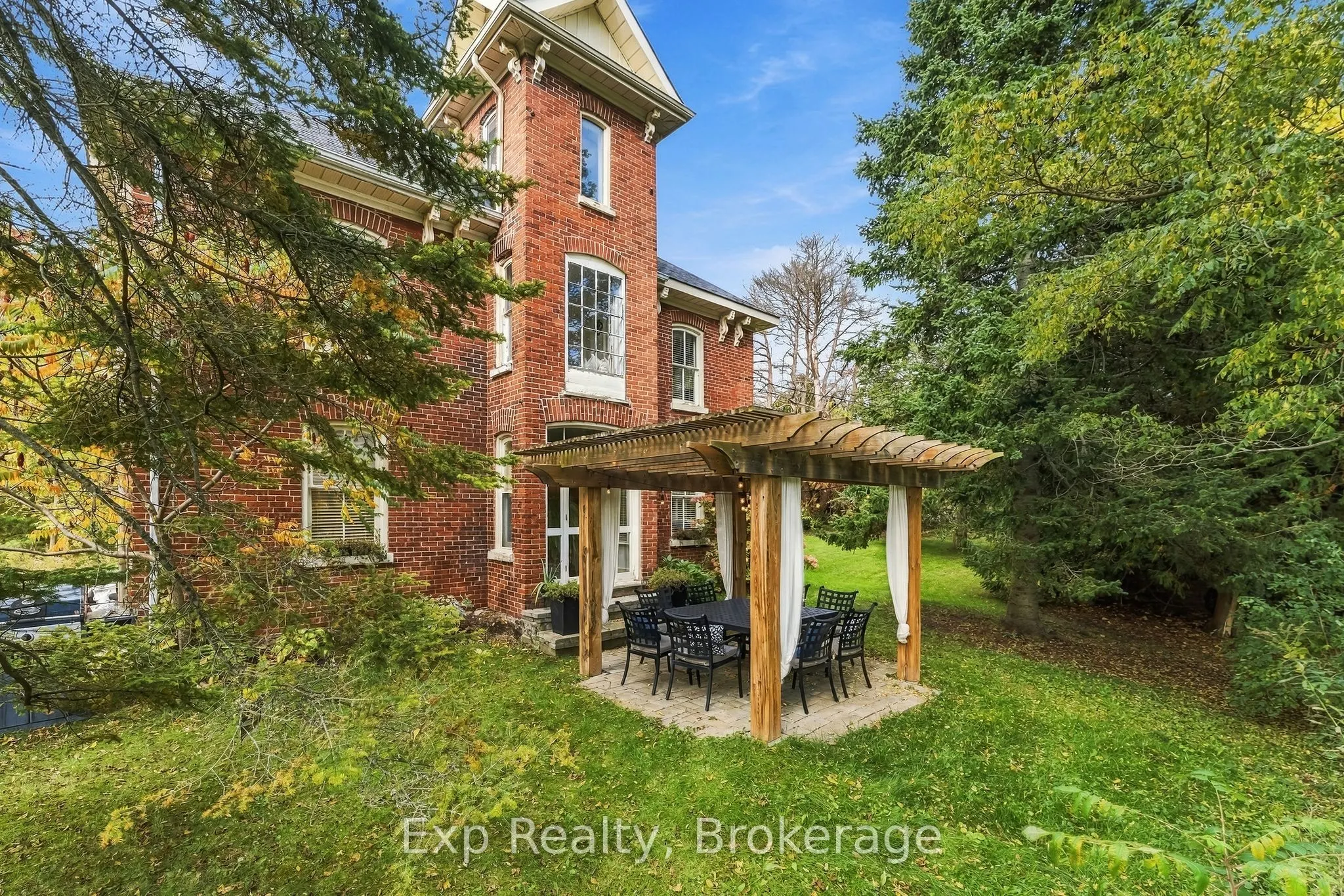 835 Brook Road N