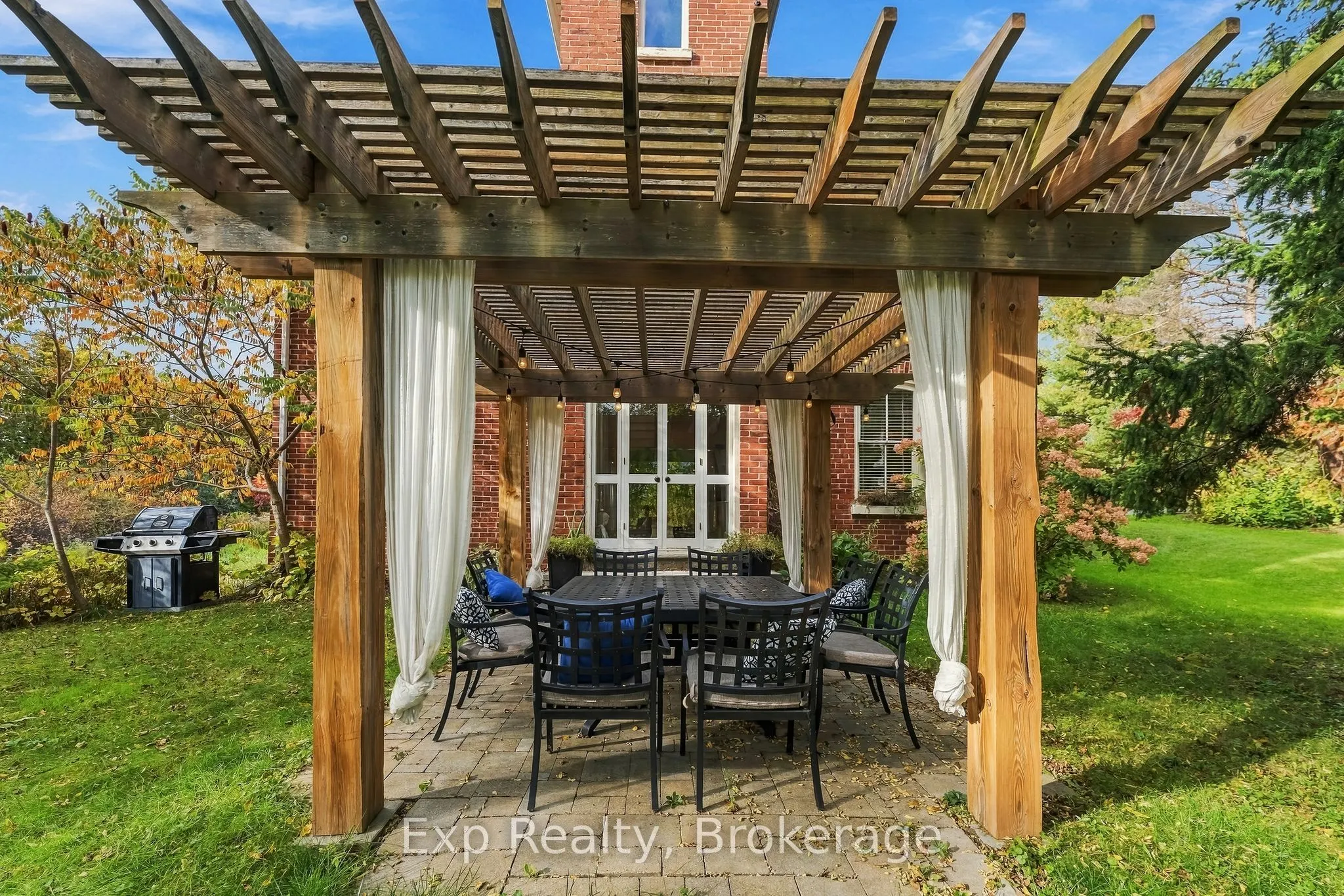 835 Brook Road N