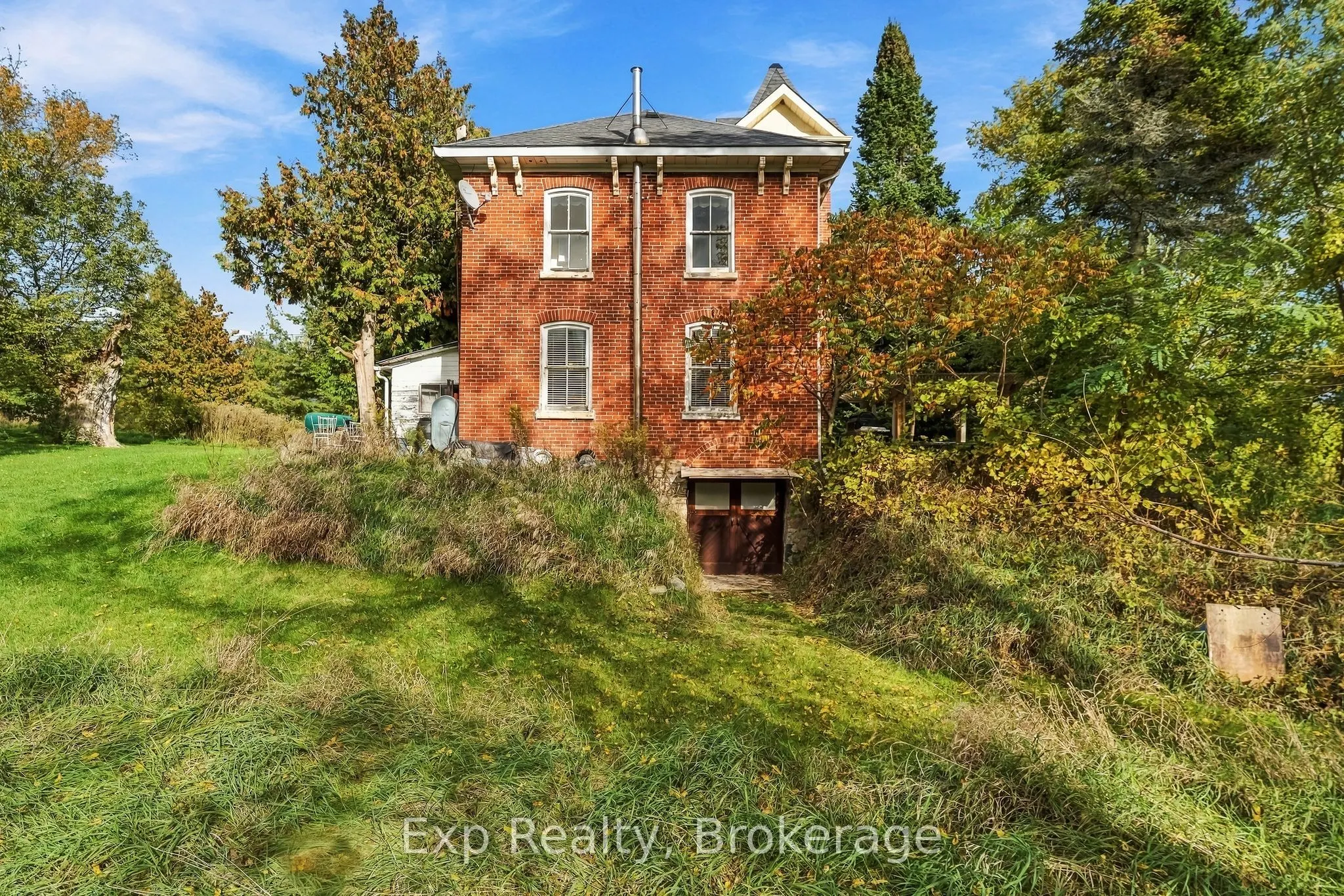 835 Brook Road N