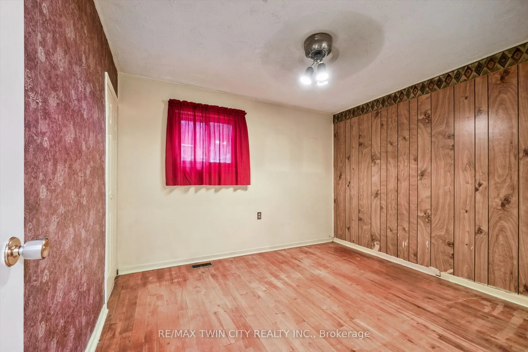 127 Spadina Road E