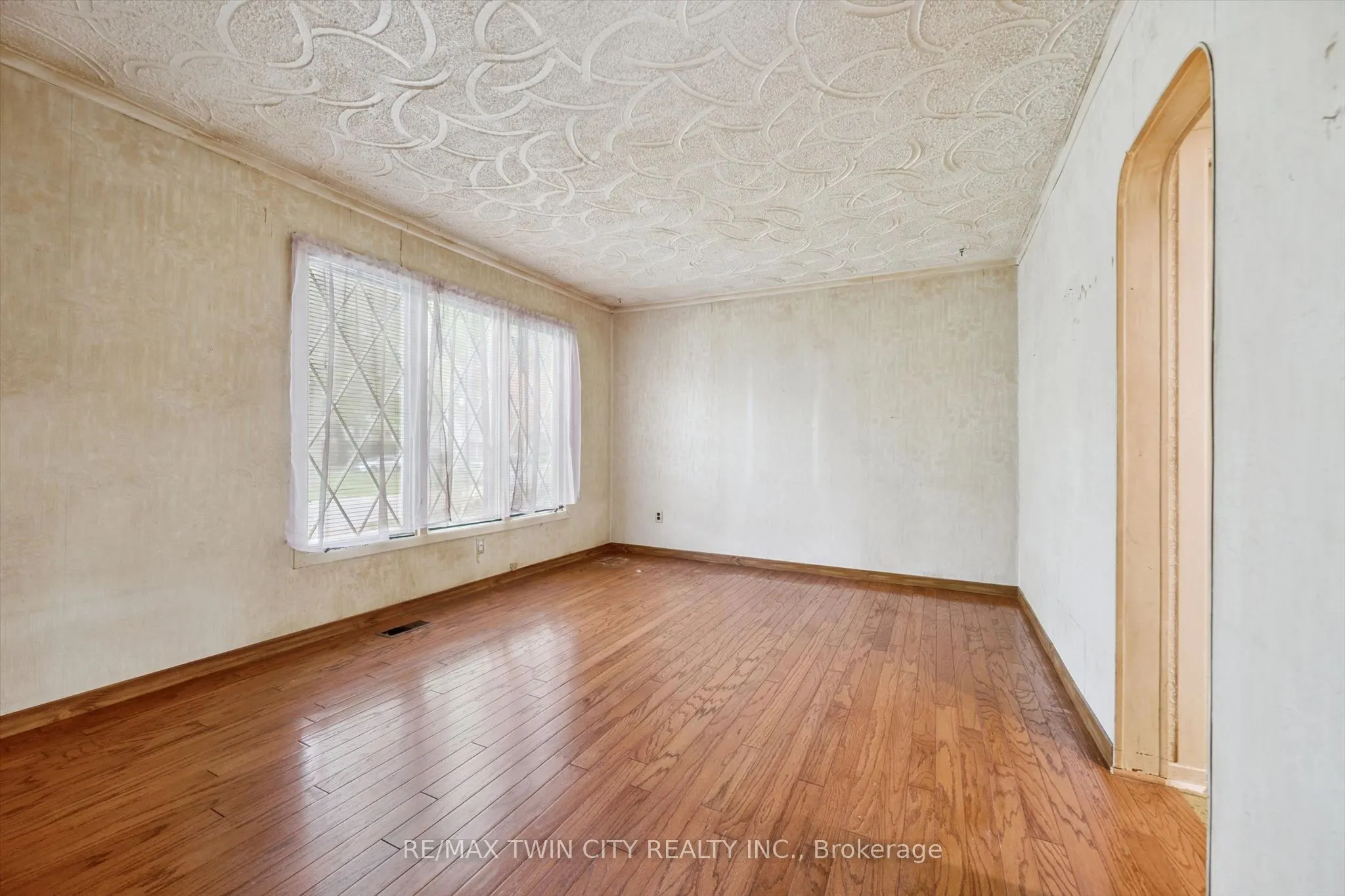 127 Spadina Road E
