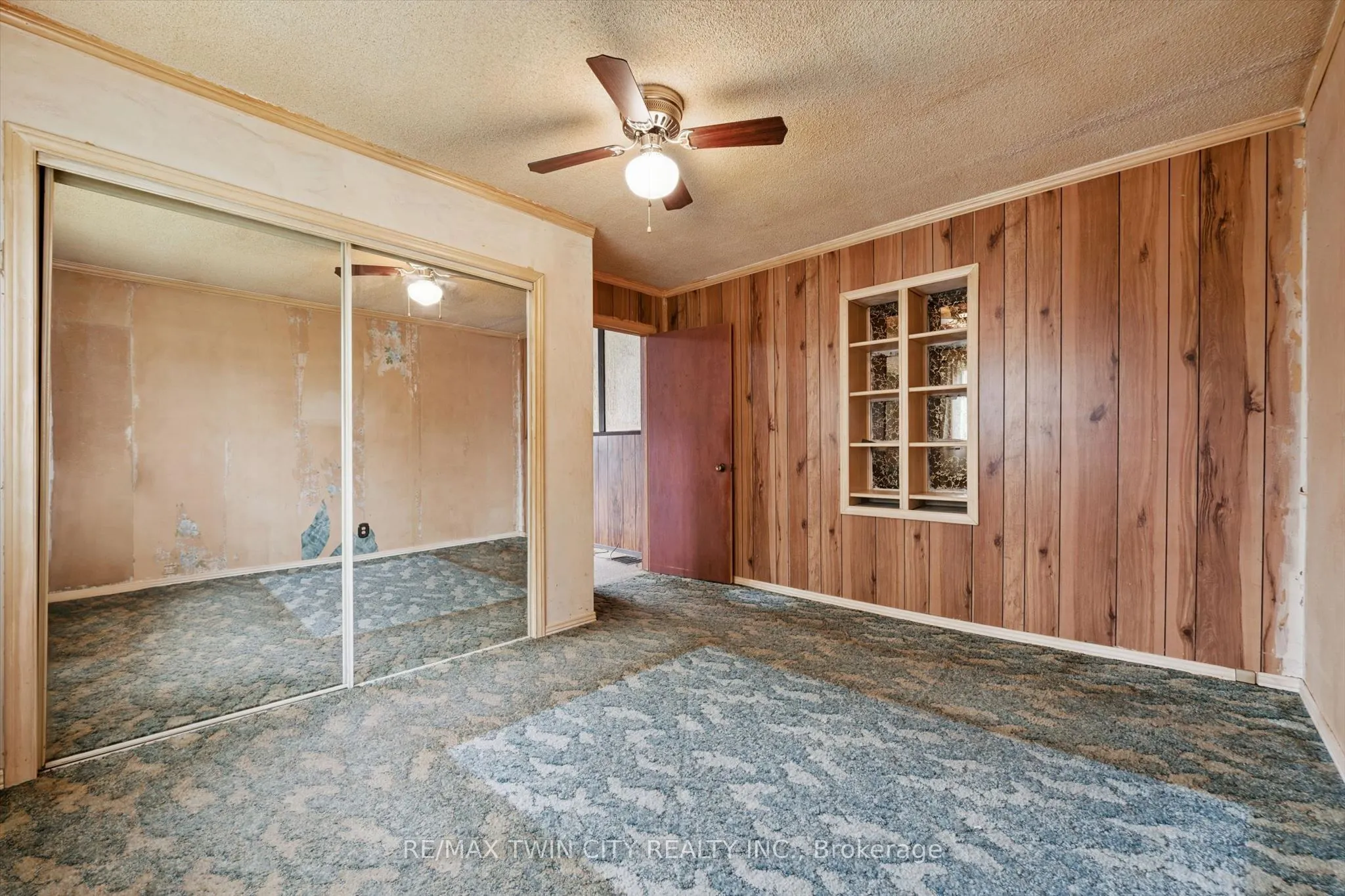 127 Spadina Road E
