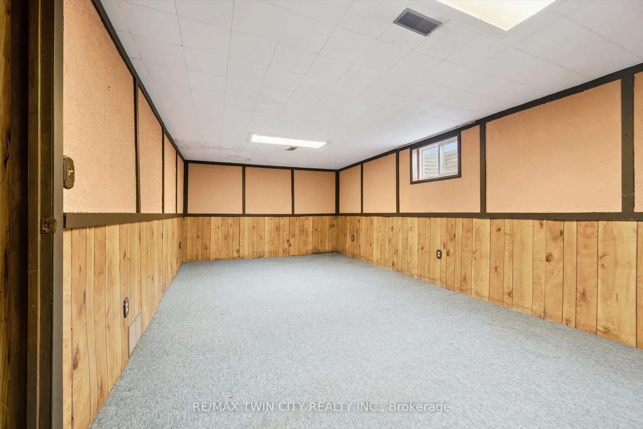127 Spadina Road E