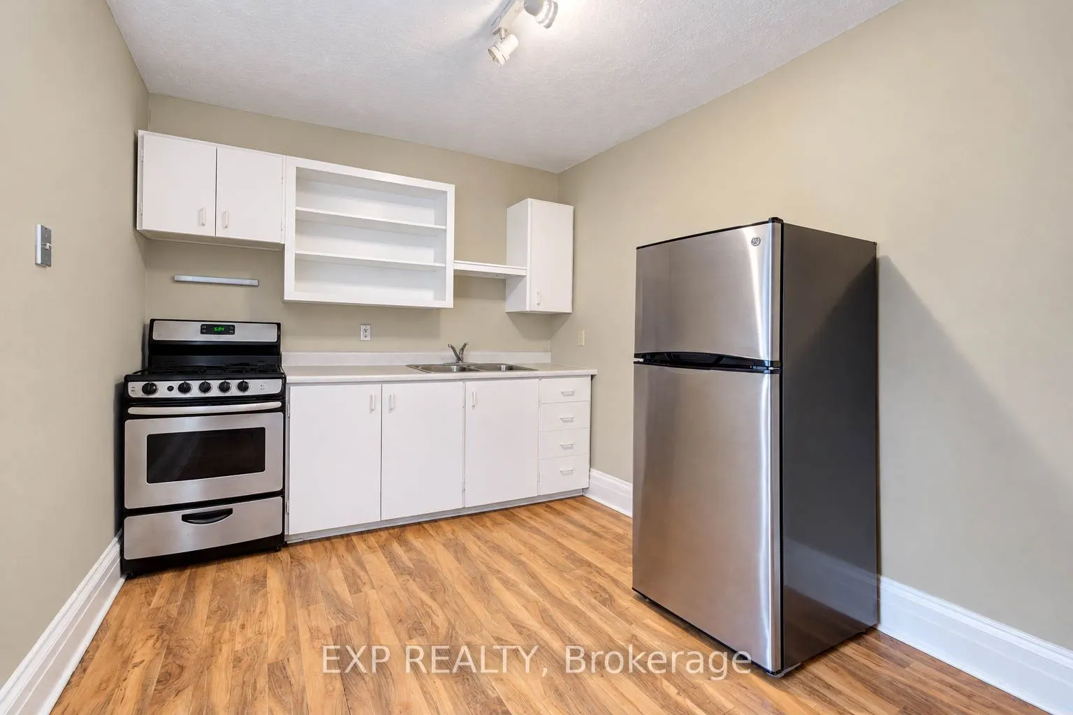5 George Street S