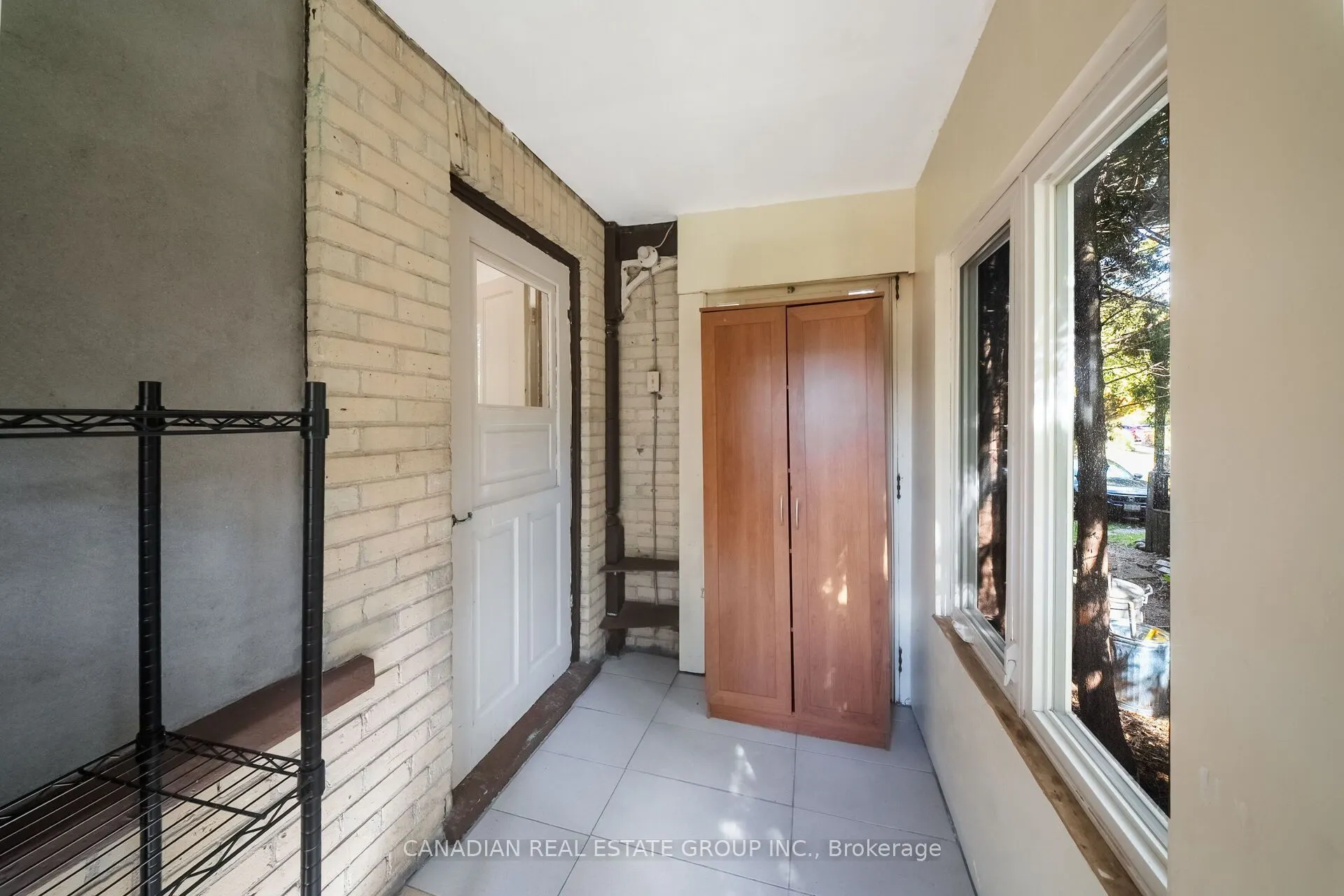 17 Oak Street