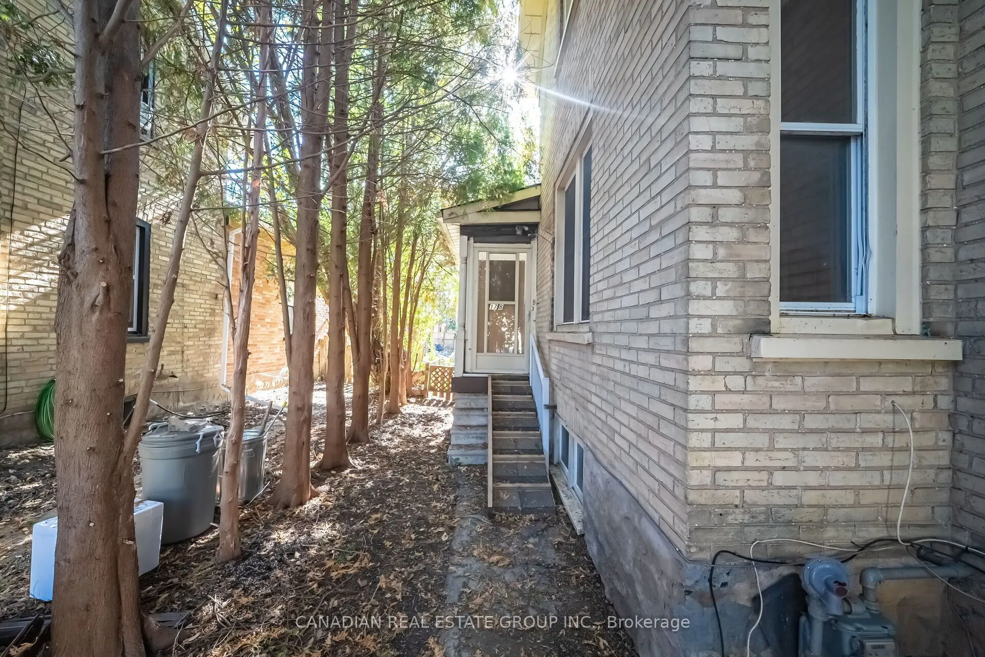 17 Oak Street