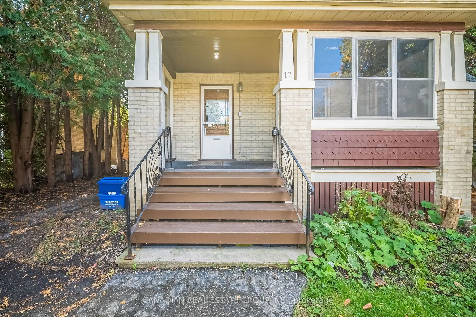 17 Oak Street