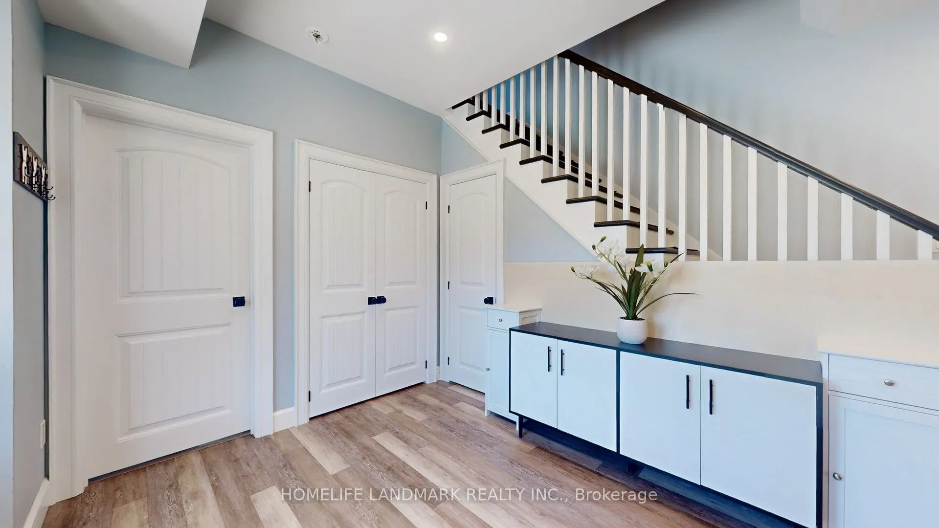 208 Lakeshore Drive
