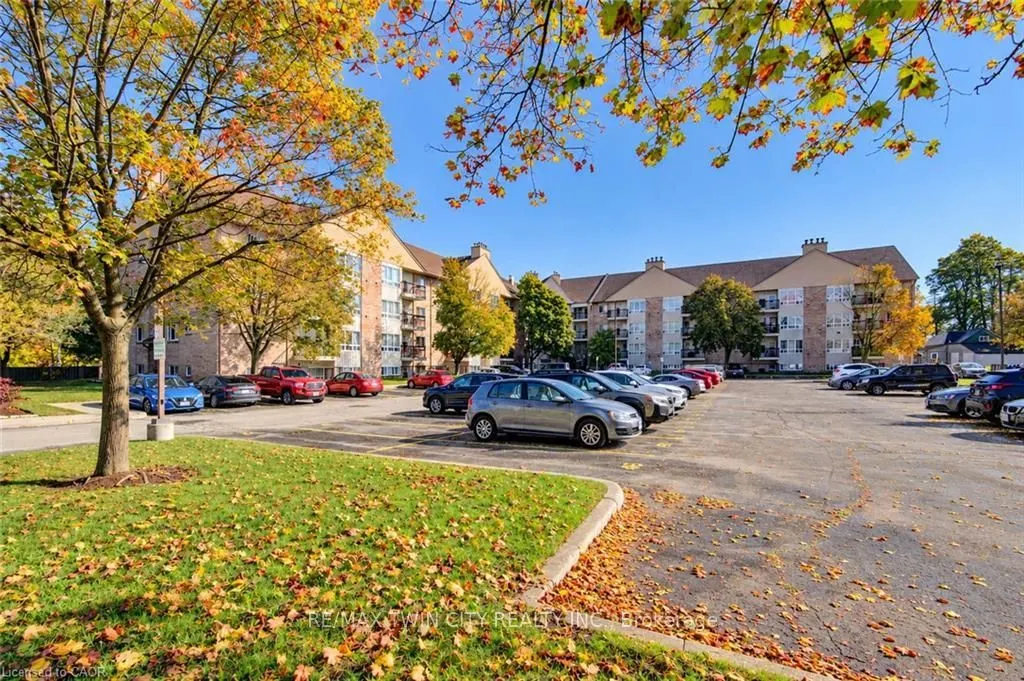 15 HOFSTETTER Avenue #306