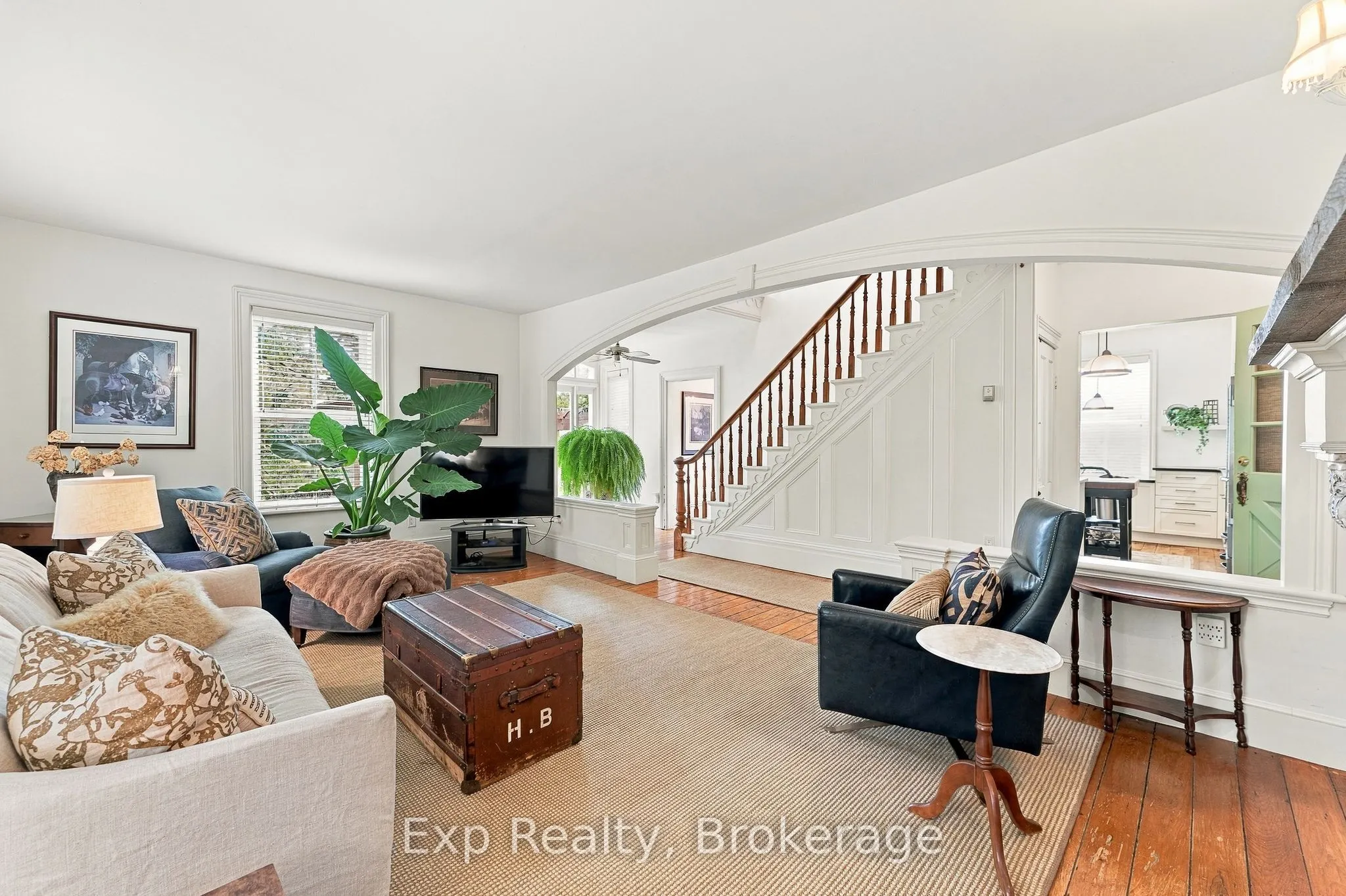 835 Brook Road N