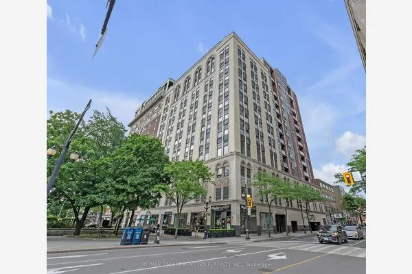112 King Street E