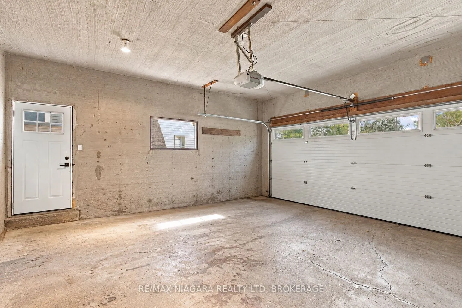 7 COLONEL BUTLER Crescent