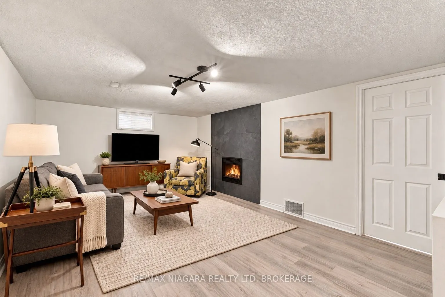 7 COLONEL BUTLER Crescent