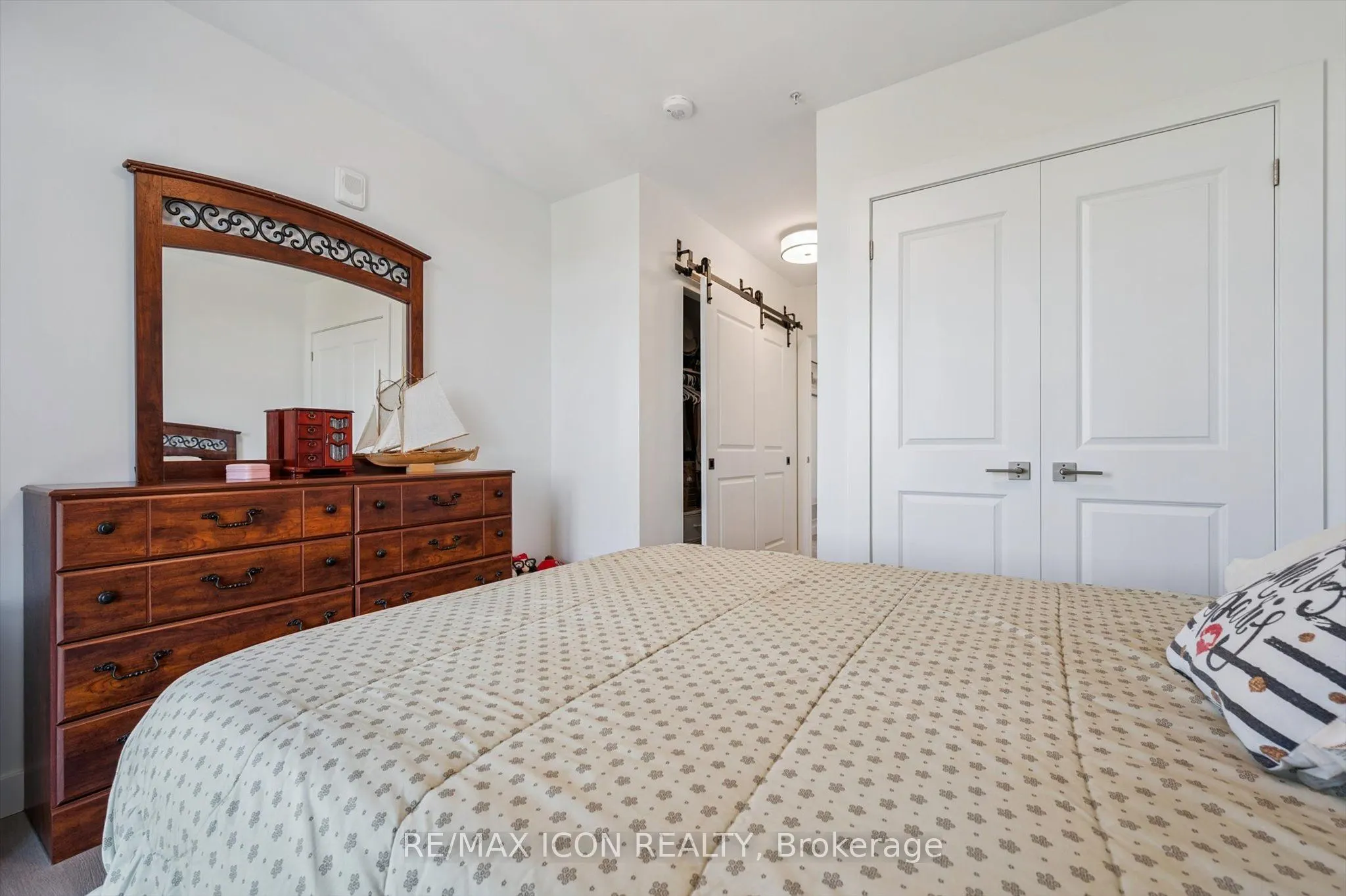 15 Glebe Street #902