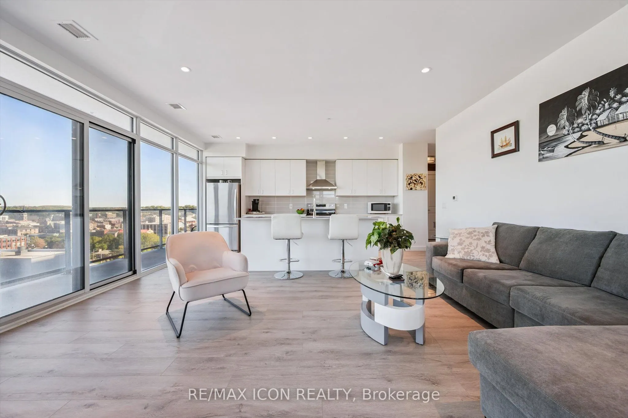 15 Glebe Street #902