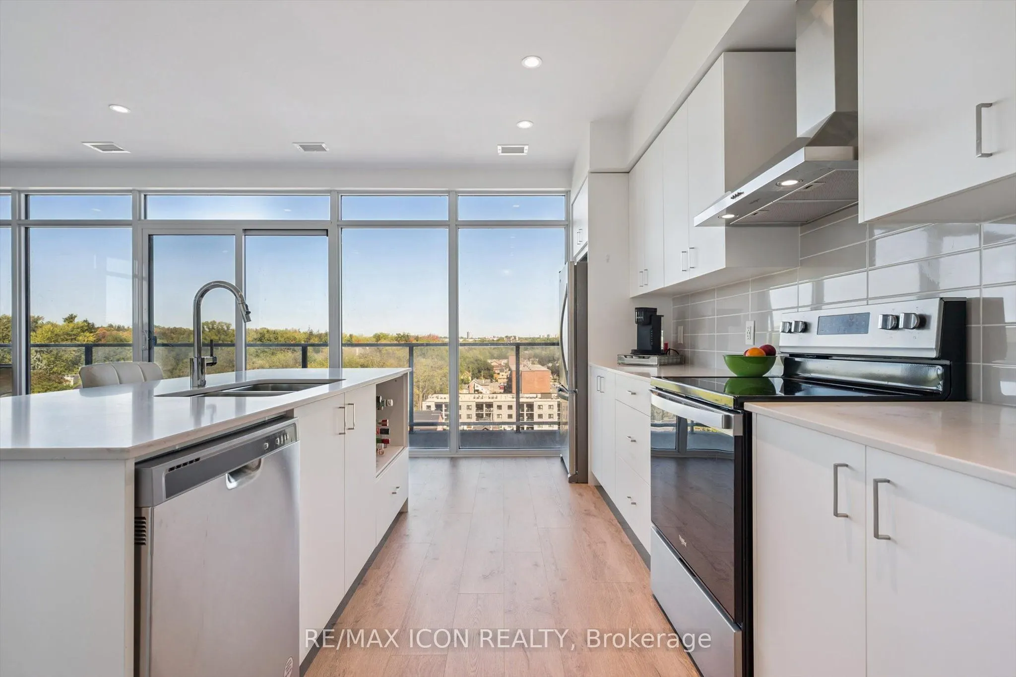 15 Glebe Street #902