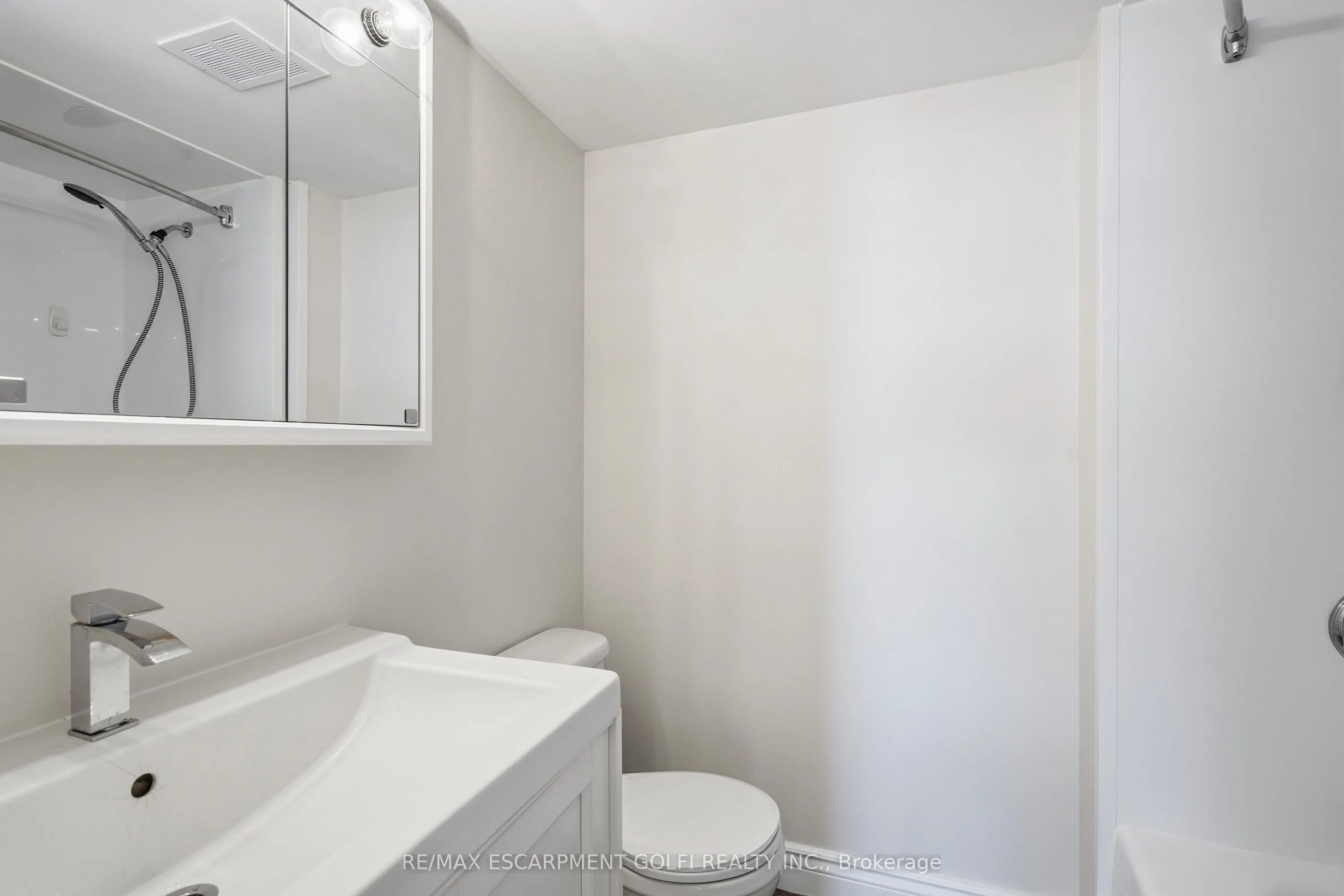 7 Gale Crescent #B3