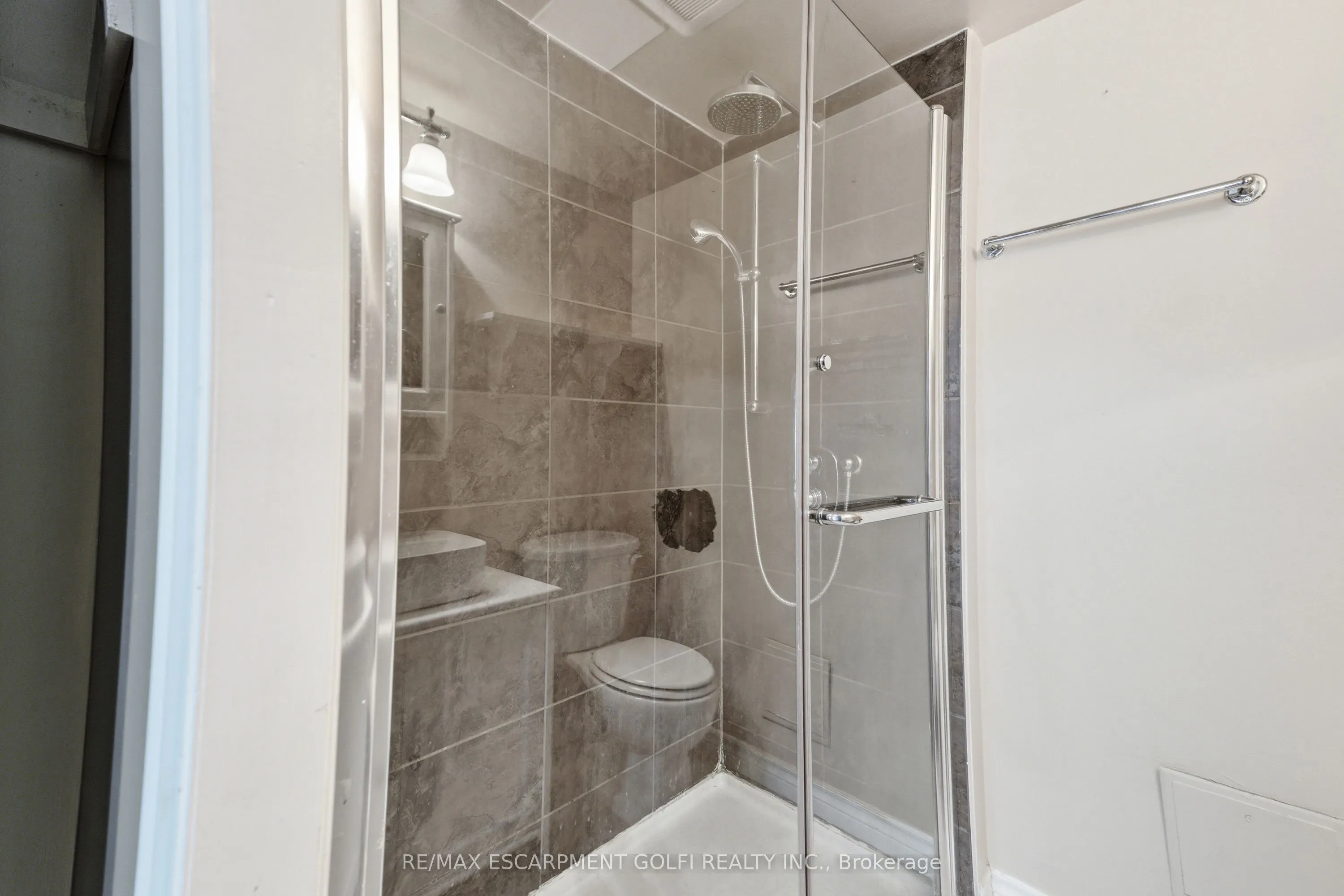 7 Gale Crescent #B3