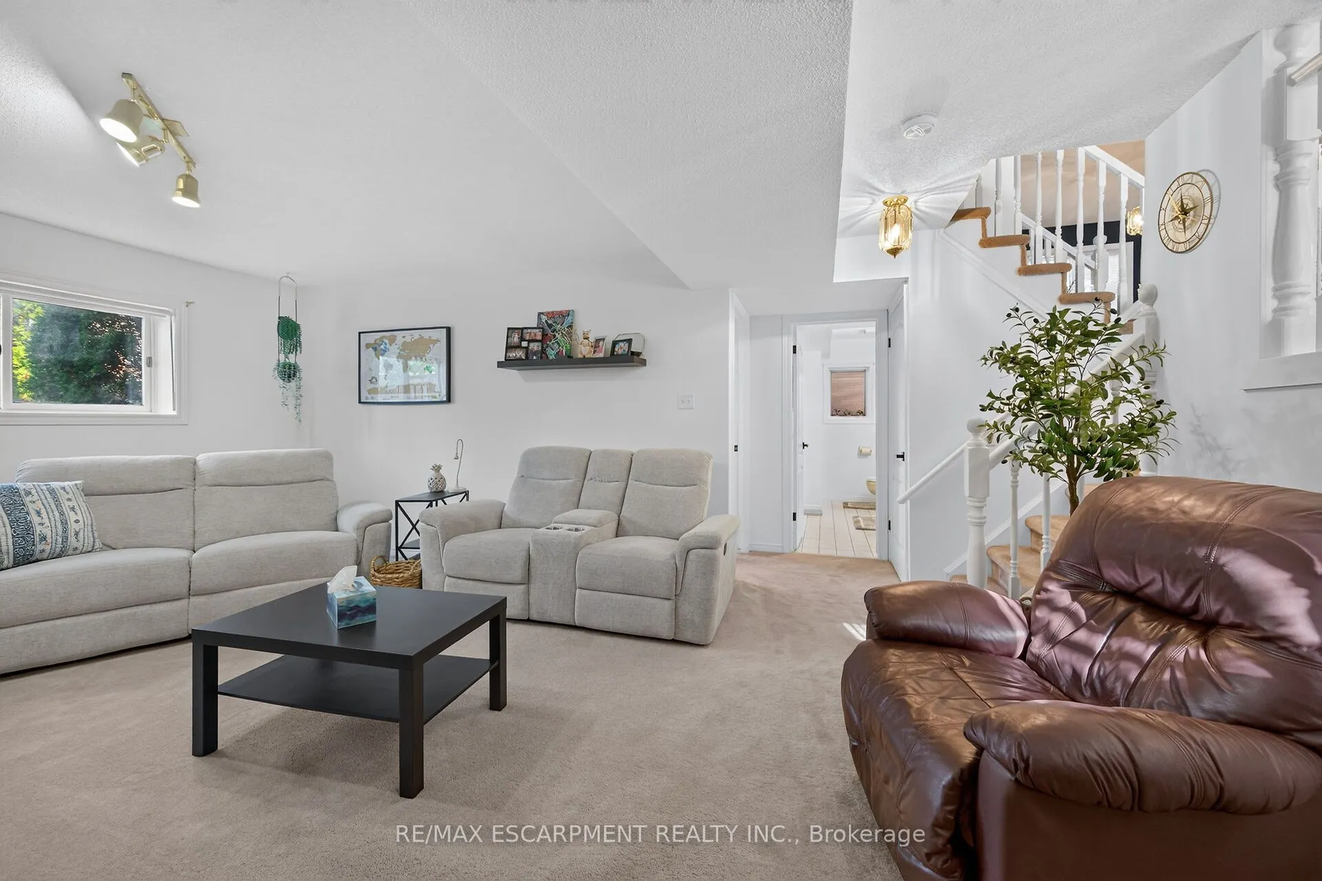 37 Glenhollow Drive