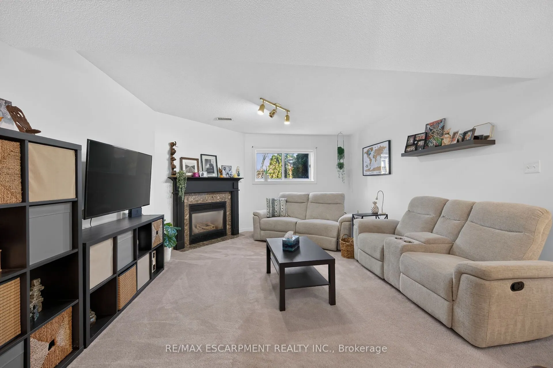 37 Glenhollow Drive