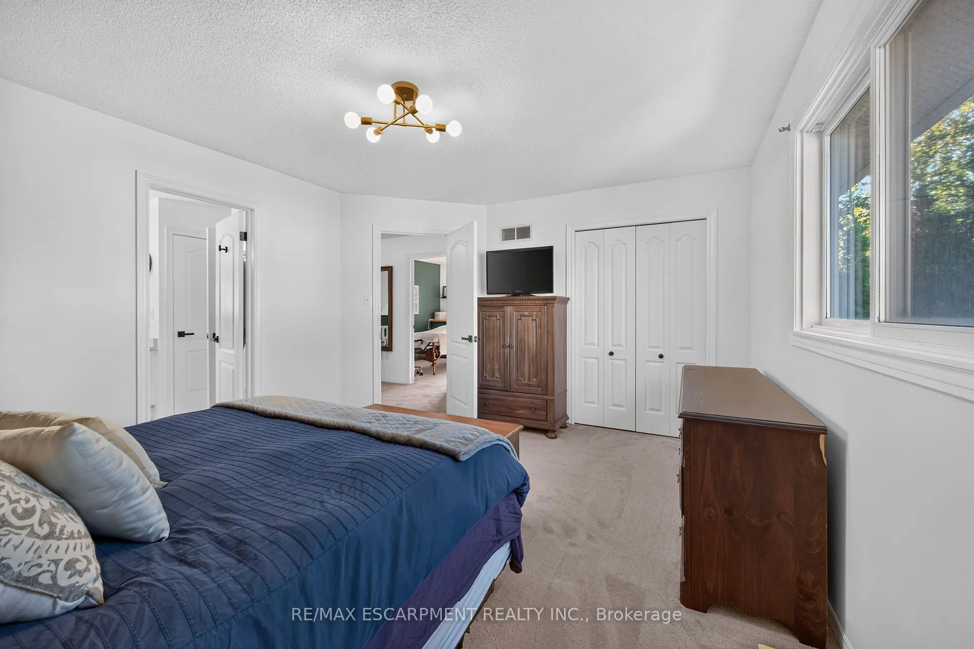 37 Glenhollow Drive