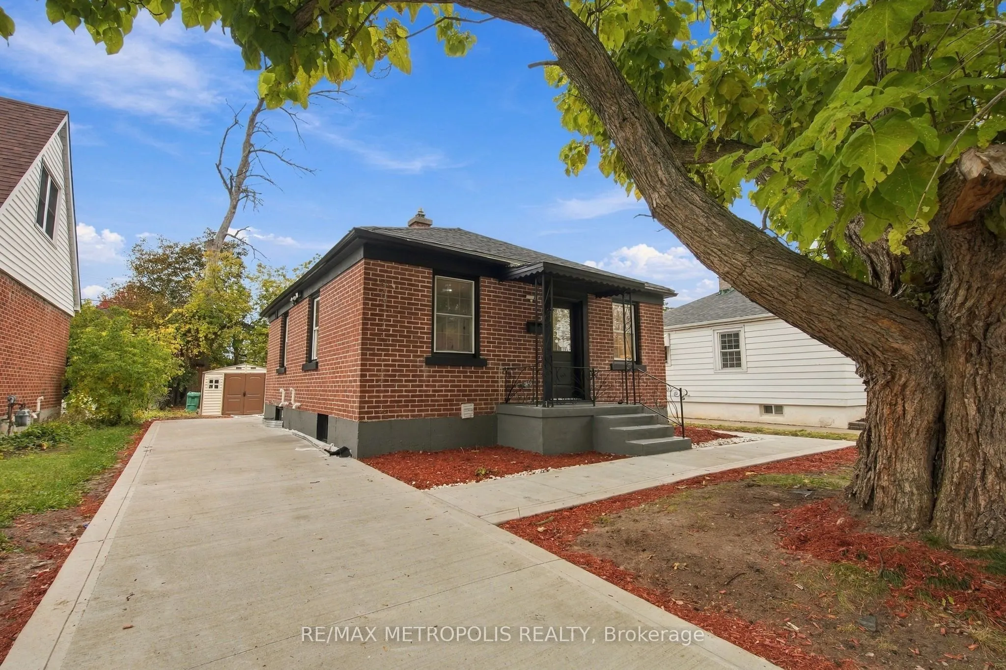 488 Mckellar Street
